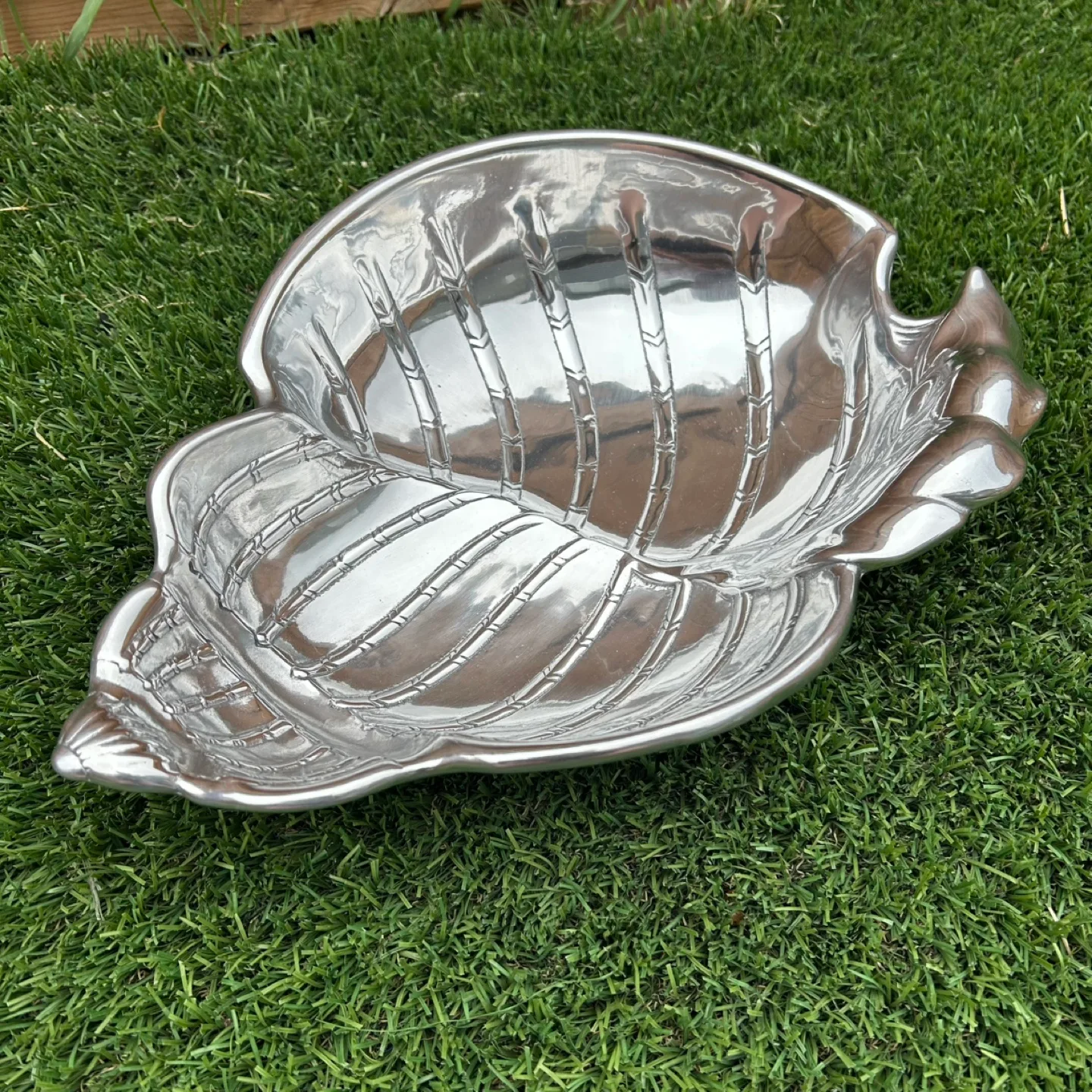 🏒 Vintage Arthur Court 1997 Large Aluminum Conch Shell Bowl thumbnail
