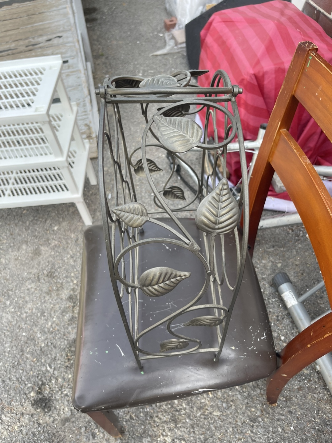 Metal Wine Rack with Leaf Design - photo 2