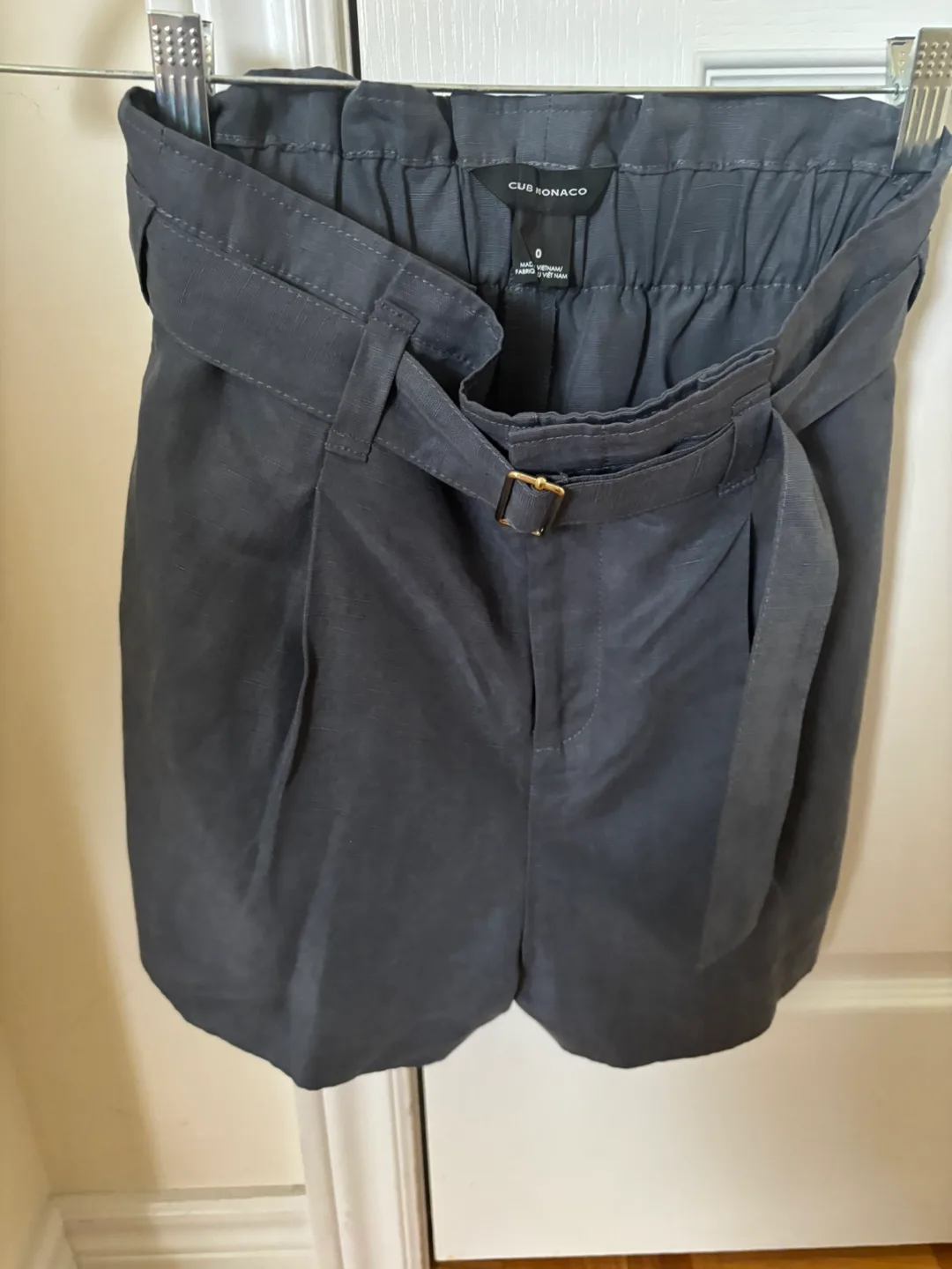 Club Monaco Belted Paperbag Shorts Size 0 thumbnail