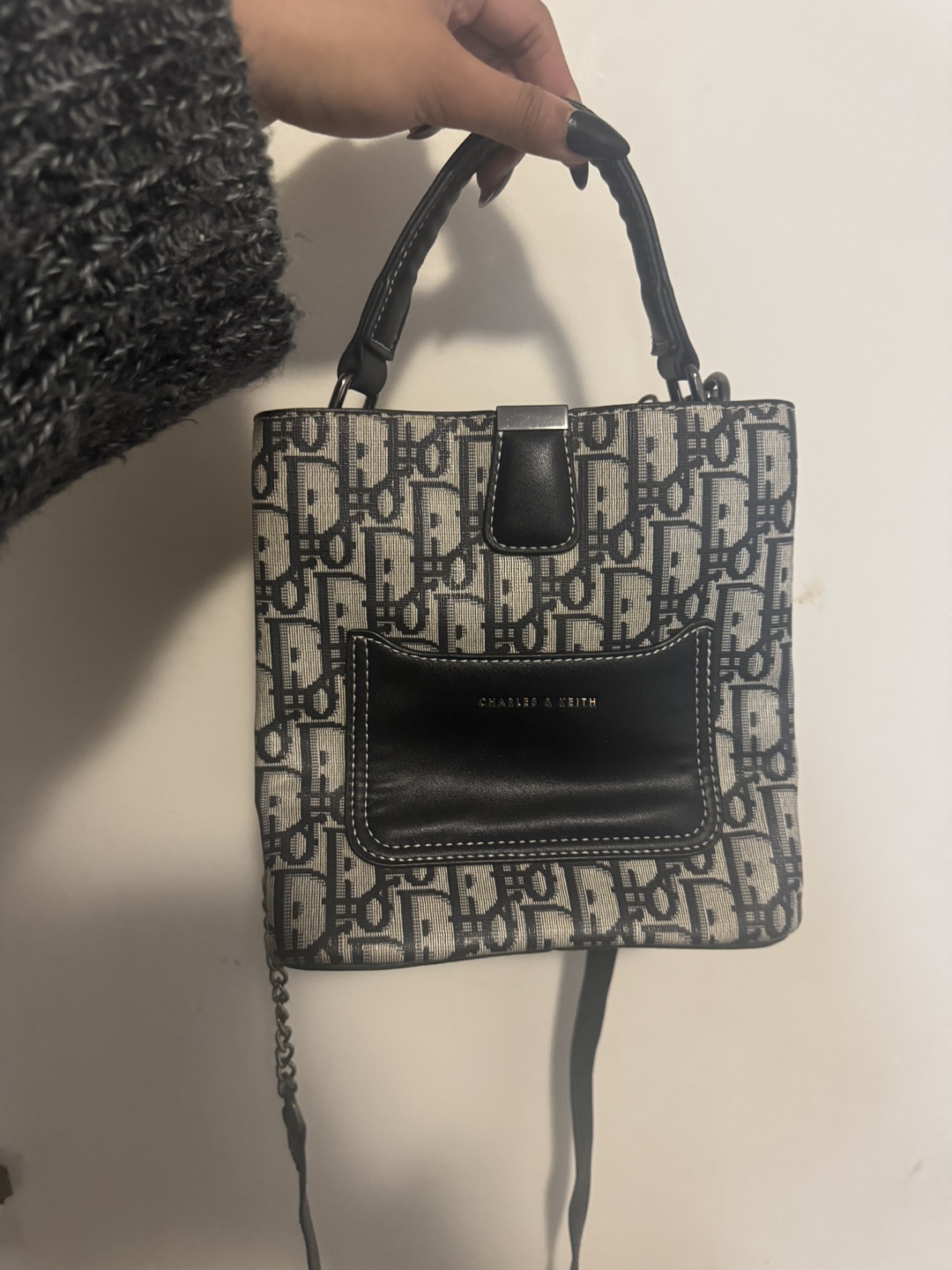Charles & Keith monogram handbag - photo 2