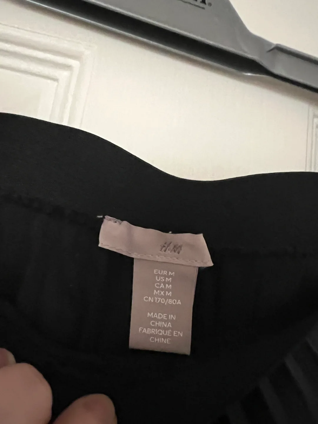 H&M Black Pleated Midi Skirt - Size M🏒 image indicator(3)