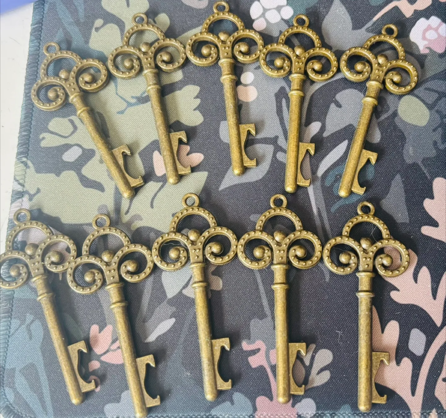 Set of 15 Vintage Style Gold Skeleton Key Bottle Openers image indicator(2)