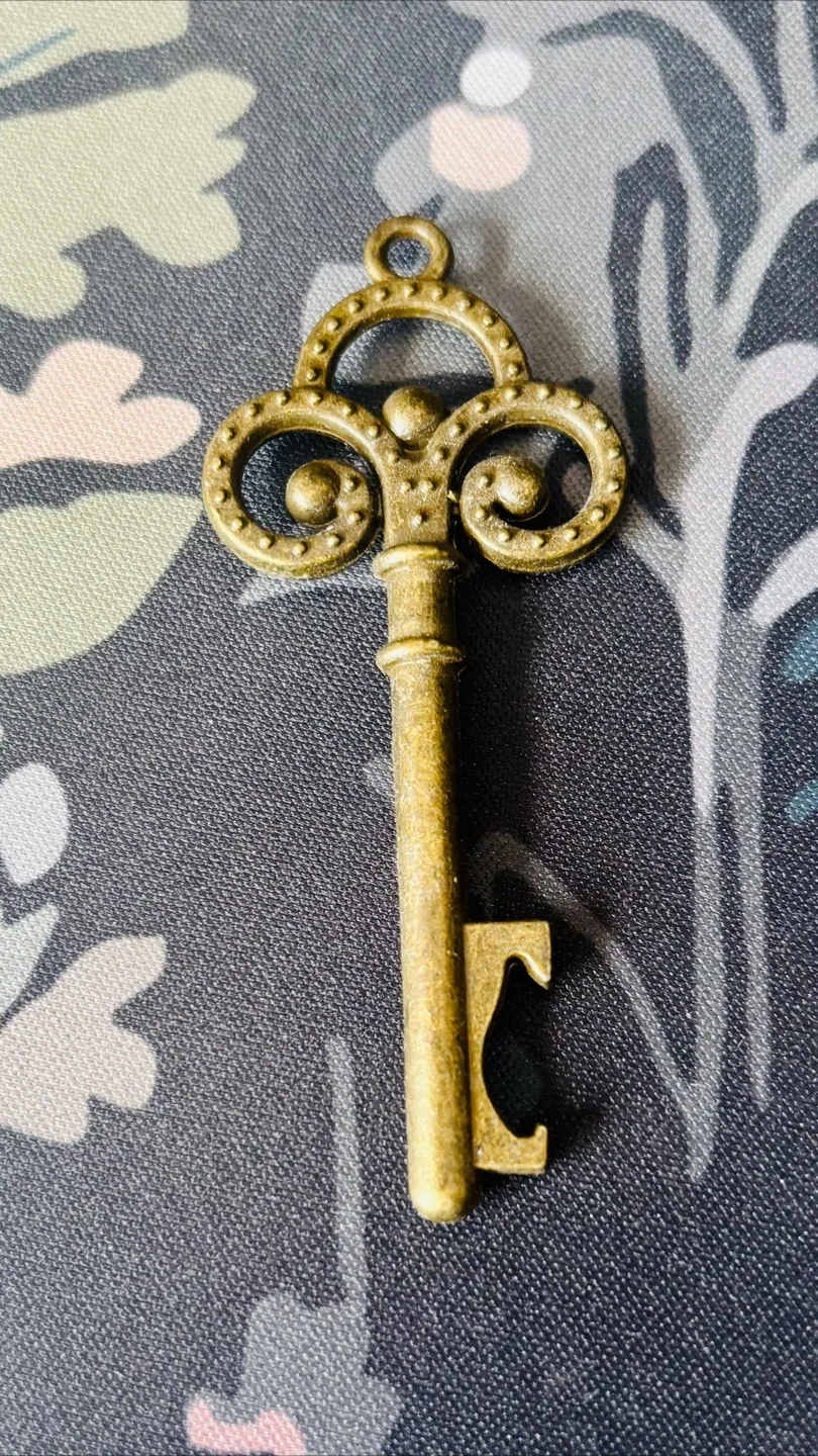 Set of 15 Vintage Style Gold Skeleton Key Bottle Openers image indicator(3)