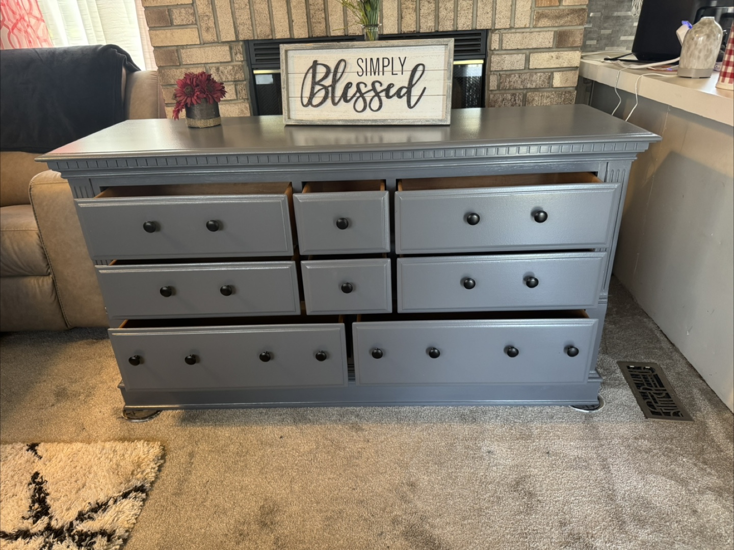 ✨✨ BEAUTIFUL GRAY LONG 8 DRAWER DRESSER BY ANCHOR HILL✨✨ - photo 4