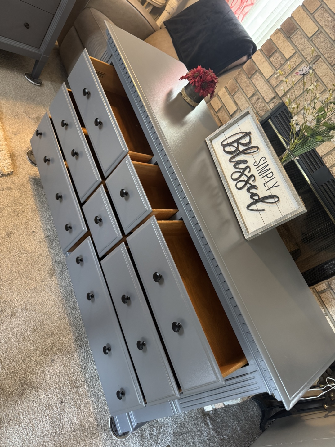 ✨✨ BEAUTIFUL GRAY LONG 8 DRAWER DRESSER BY ANCHOR HILL✨✨ - photo 2