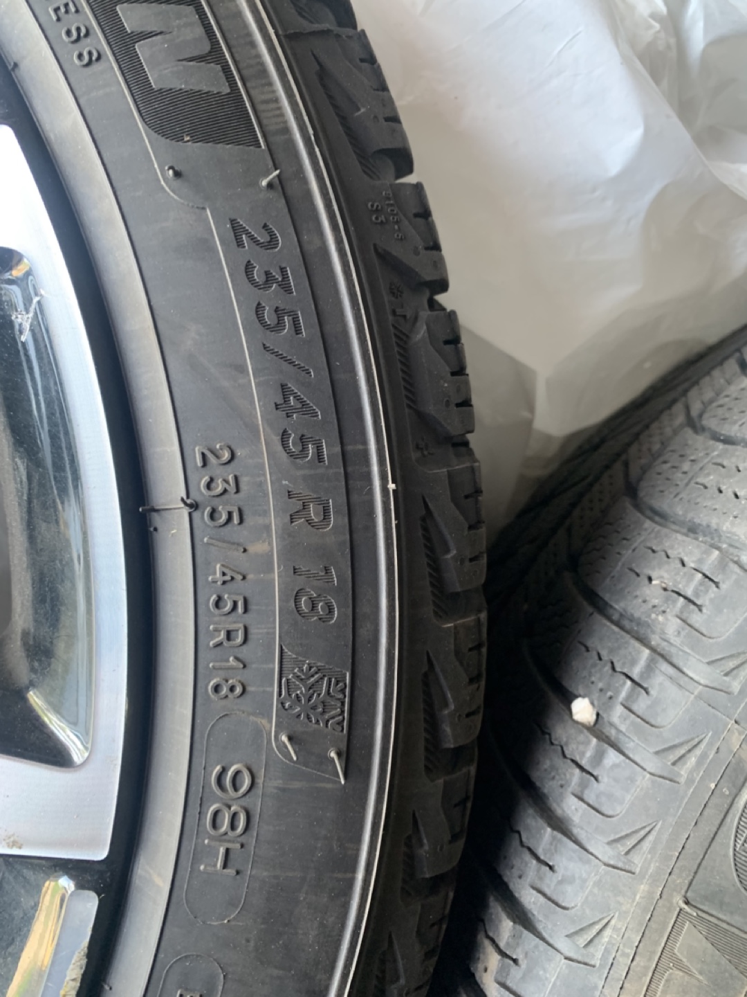 Volvo 18" Wheels with Michelin Winter Tires - Set of 4 - photo 2