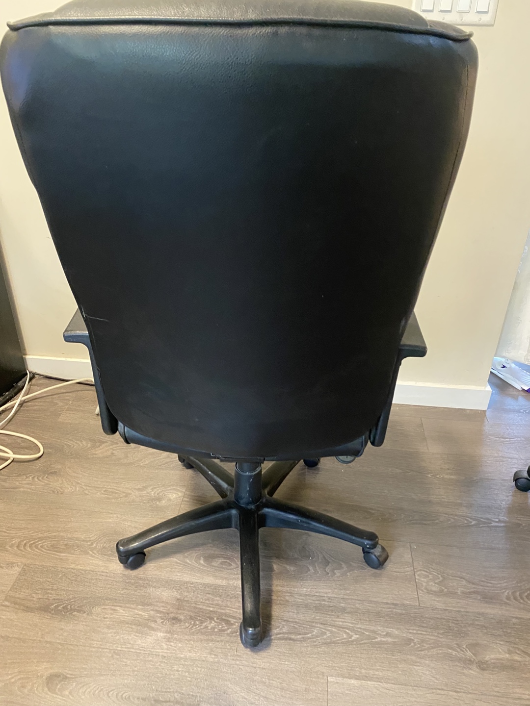Black Leather Executive Office Chair - photo 2
