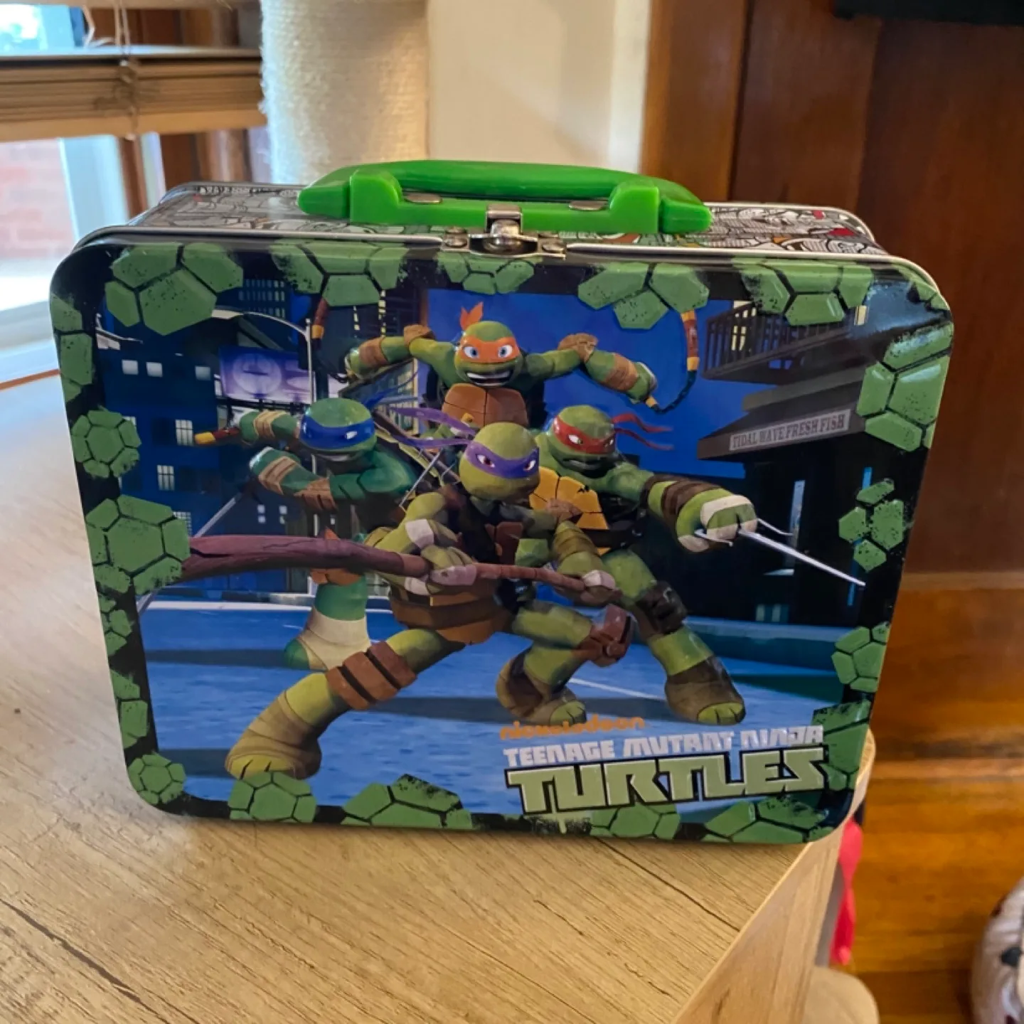 Teenage Mutant Ninja Turtles 3D Embossed Metal Lunchbox thumbnail