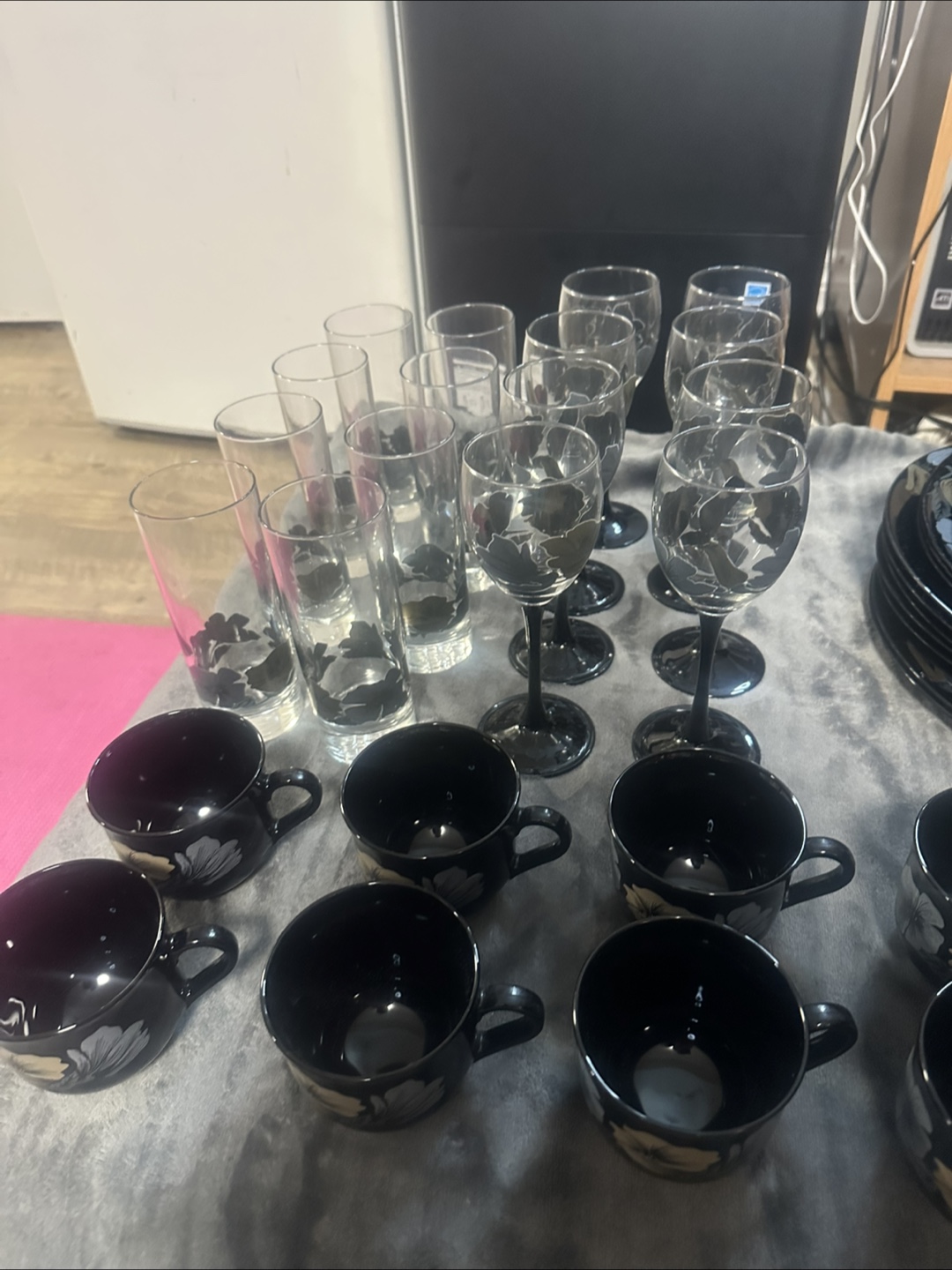 Vintage Black Glass Dinnerware Set with Floral Design - photo 2