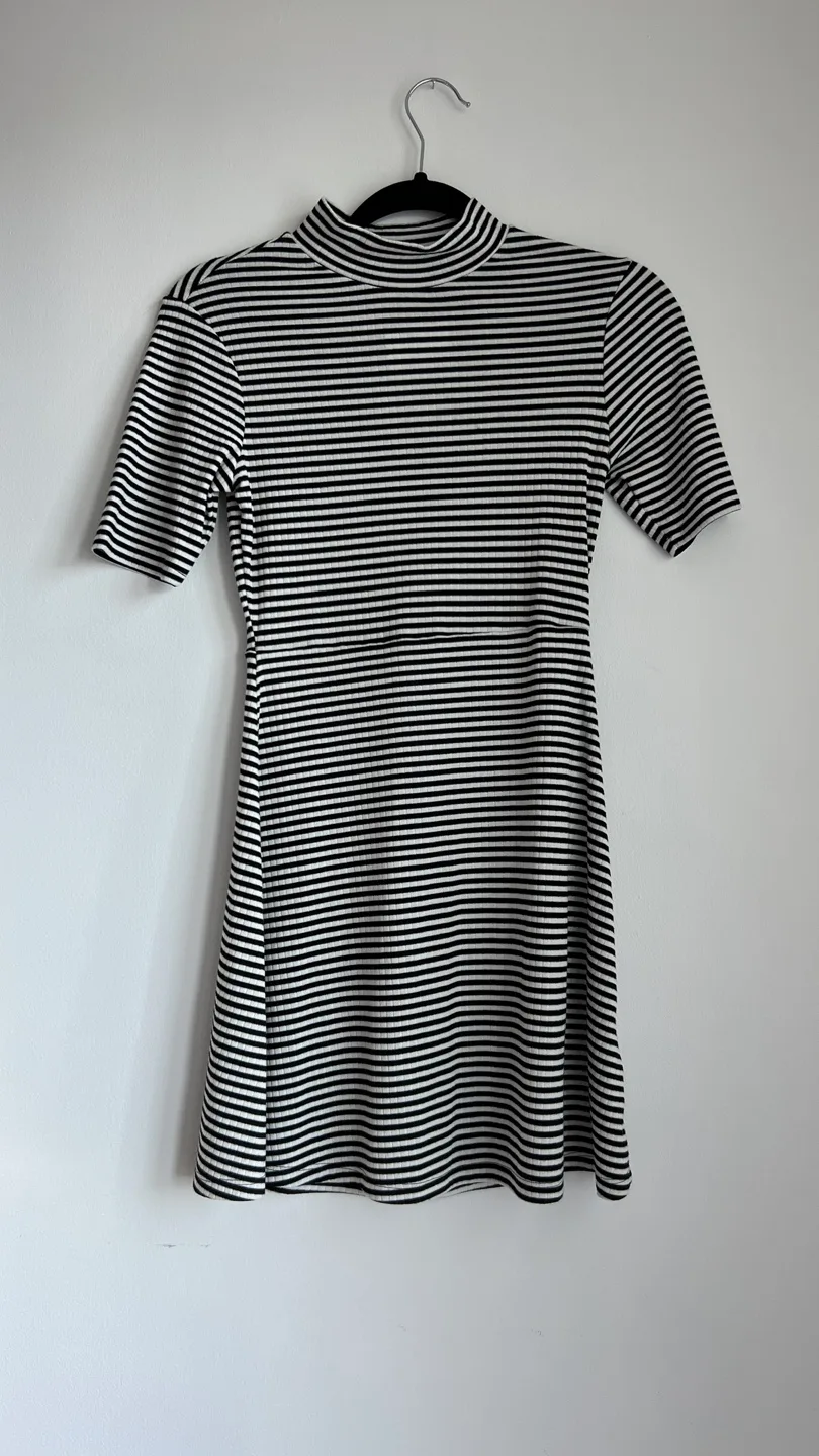 🏒Topshop Petite Black and White Striped Mini Dress thumbnail