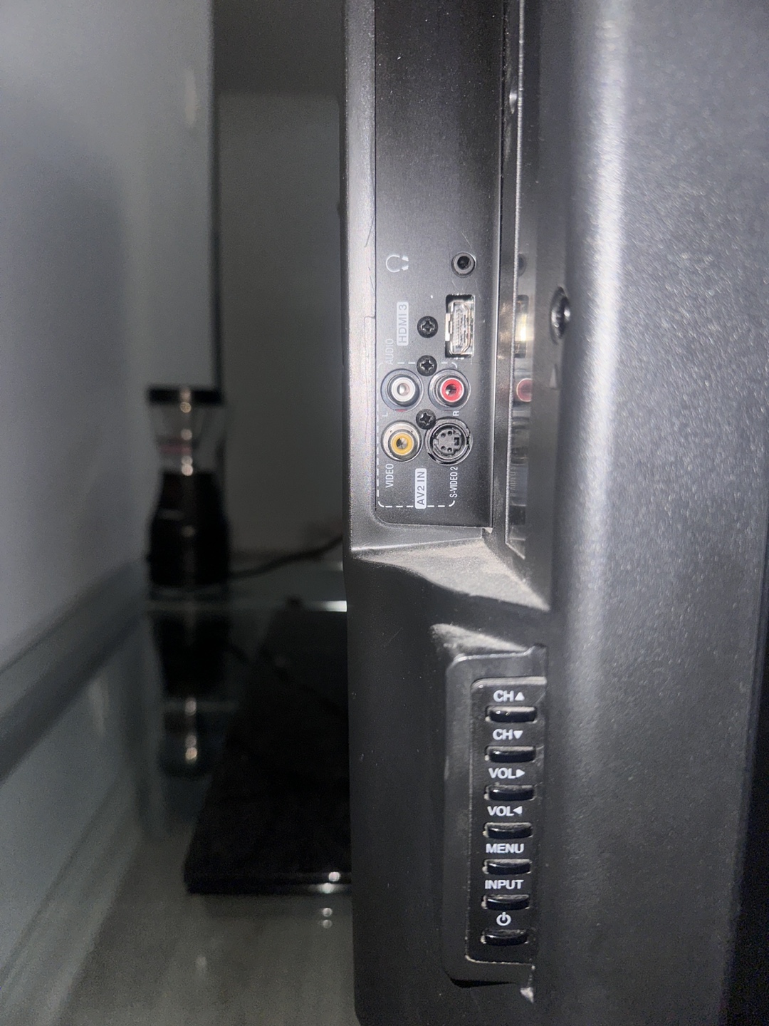 Dynex 32-inch LCD HDTV - photo 4