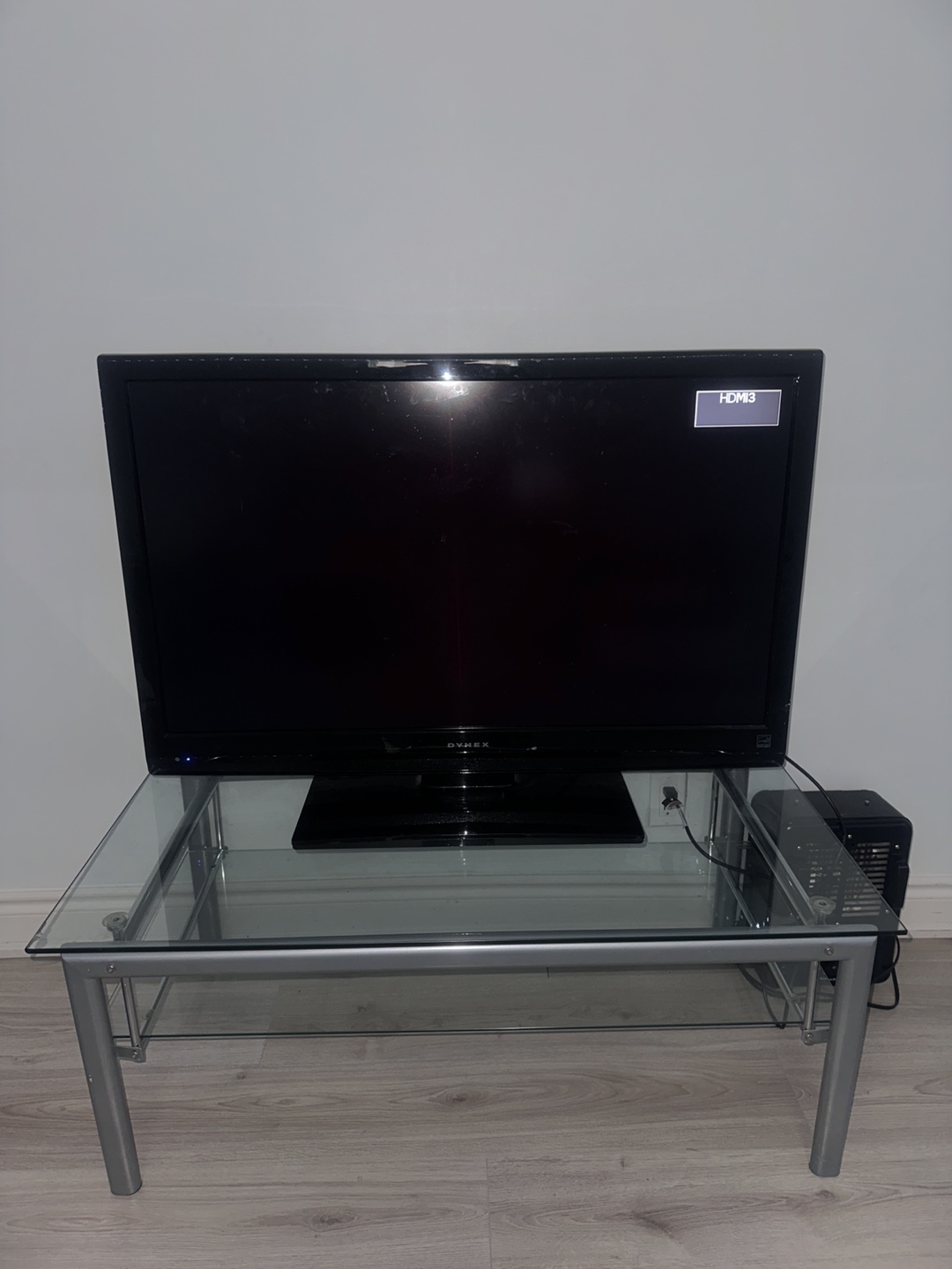 Dynex 32-inch LCD HDTV - photo 3