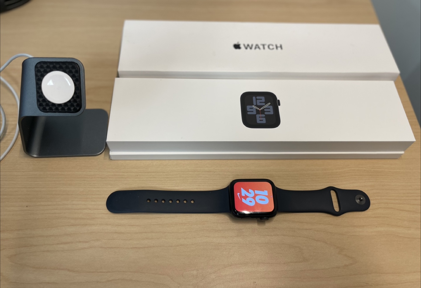 Apple Watch SE 44mm GPS - Black Sport Band + Accessories - photo 4