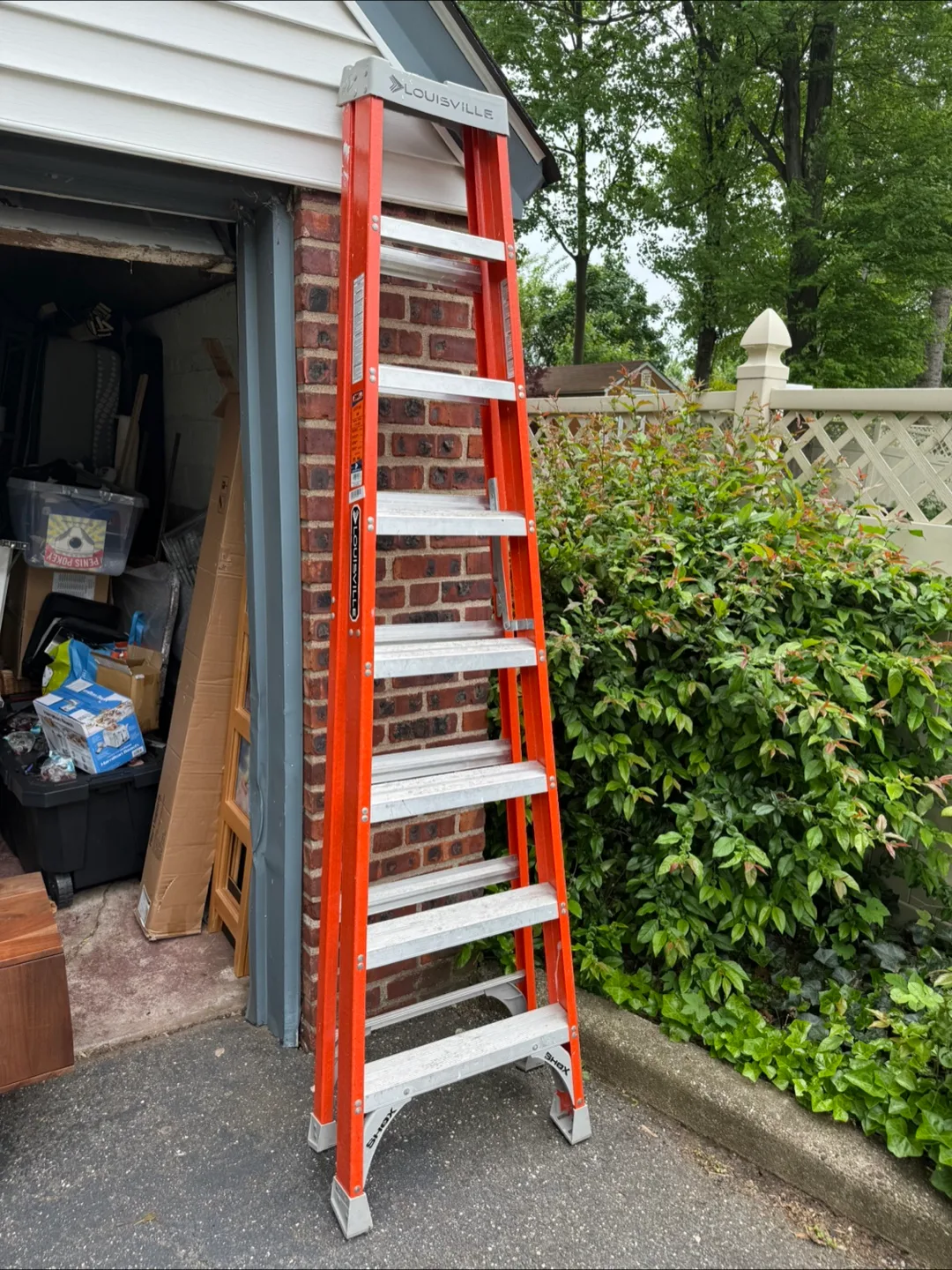 Louisville Ladder FS1508 8ft Fiberglass Step Ladder thumbnail