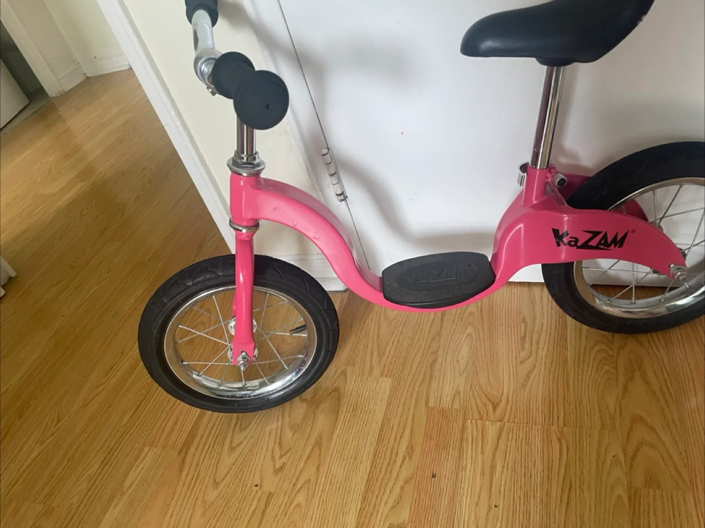 Kazam Pink Balance Bike image indicator(2)