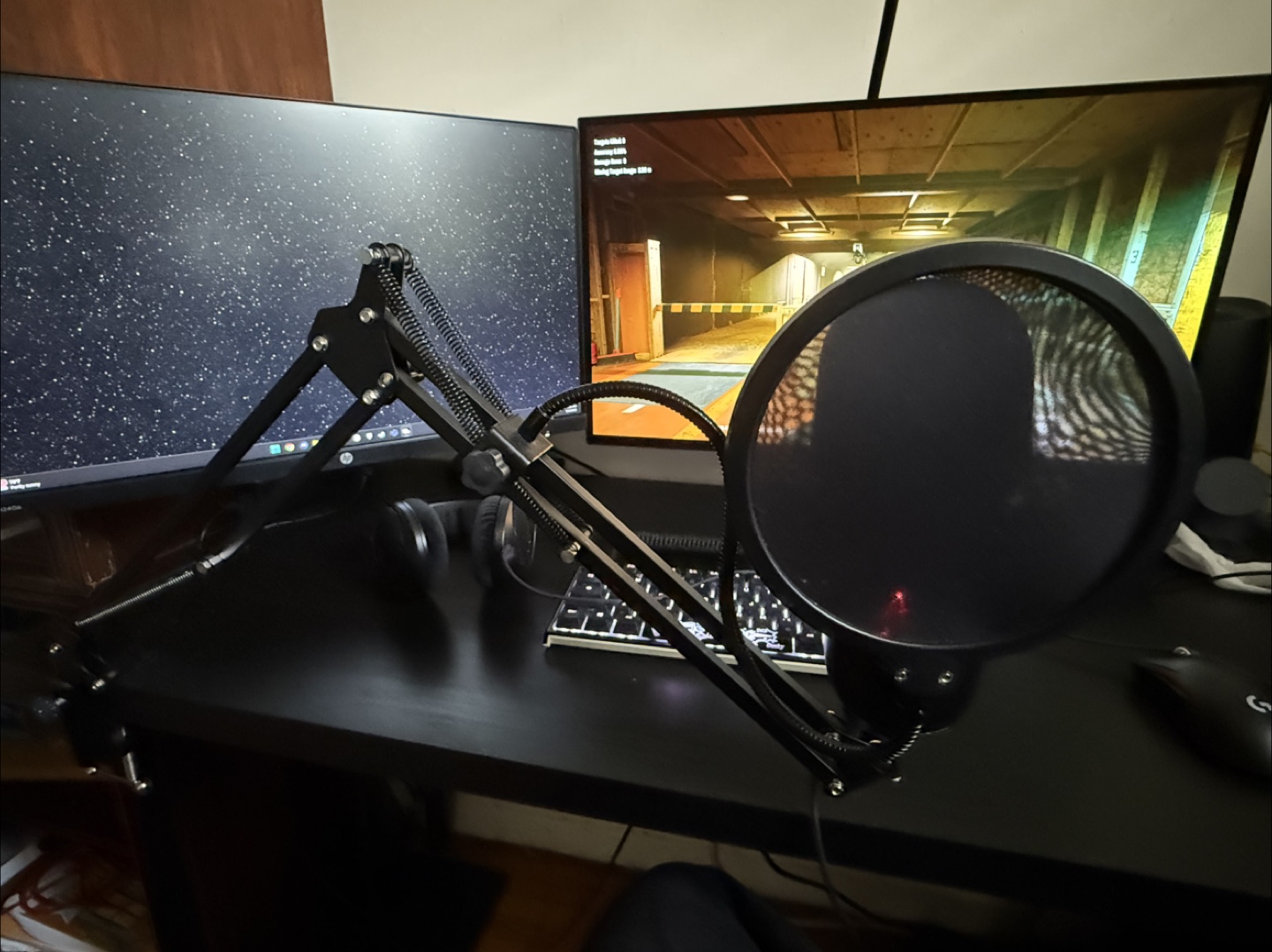 [NEGOTIABLE] Logitech For Creators Blue Yeti USB Mic w/ Mic Arm.