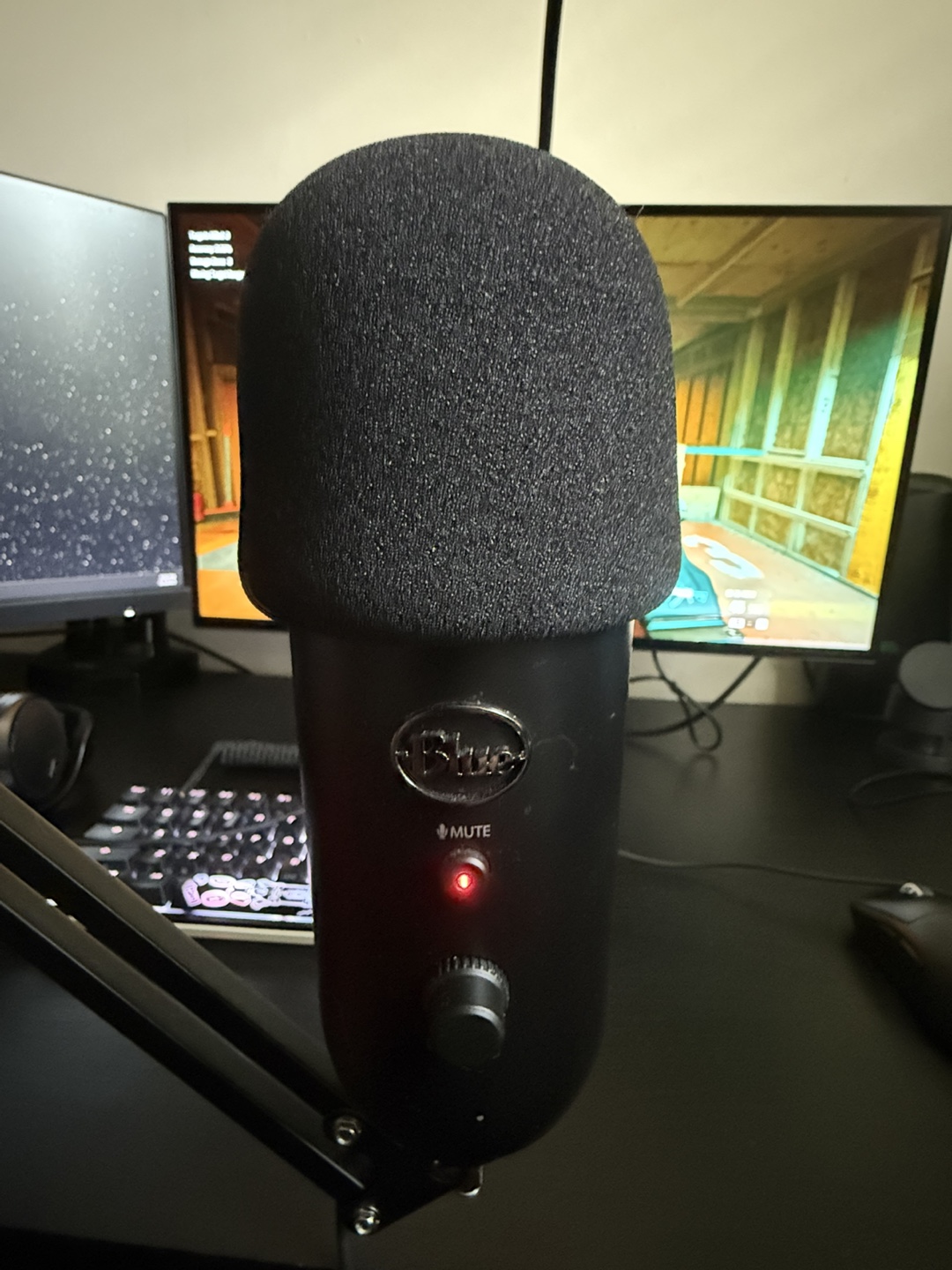 [NEGOTIABLE] Logitech For Creators Blue Yeti USB Mic w/ Mic Arm. - photo 2