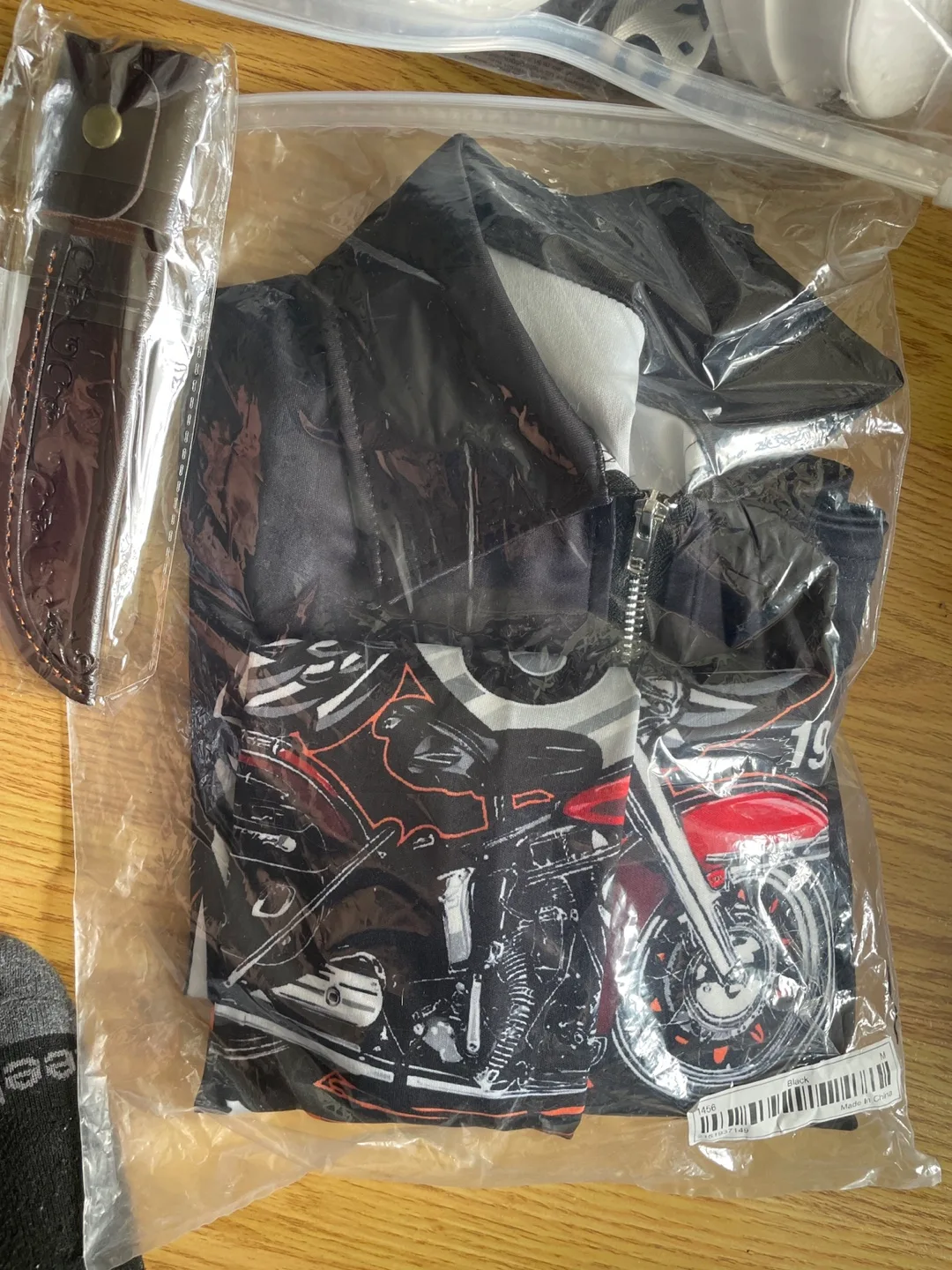 🏒 New Men's Sneakers and Clothing Bundle image indicator(2)