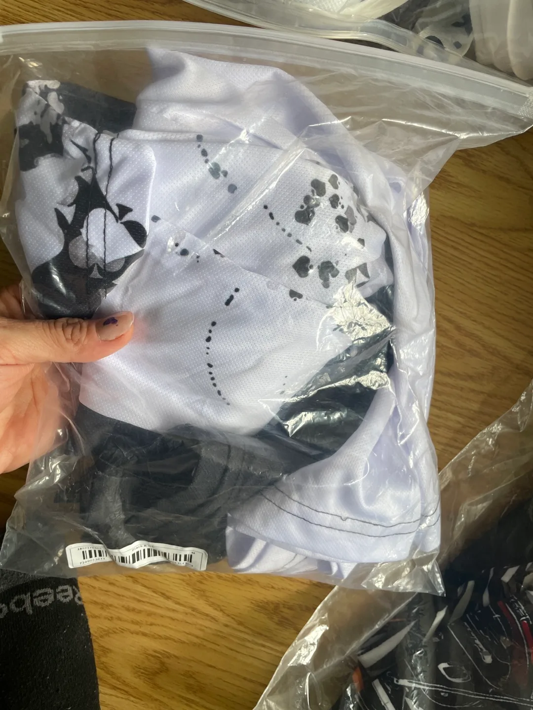 🏒 New Men's Sneakers and Clothing Bundle image indicator(3)