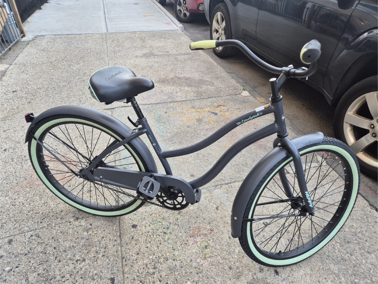 Women's Cruiser Bike -  Near New Condition - photo 3