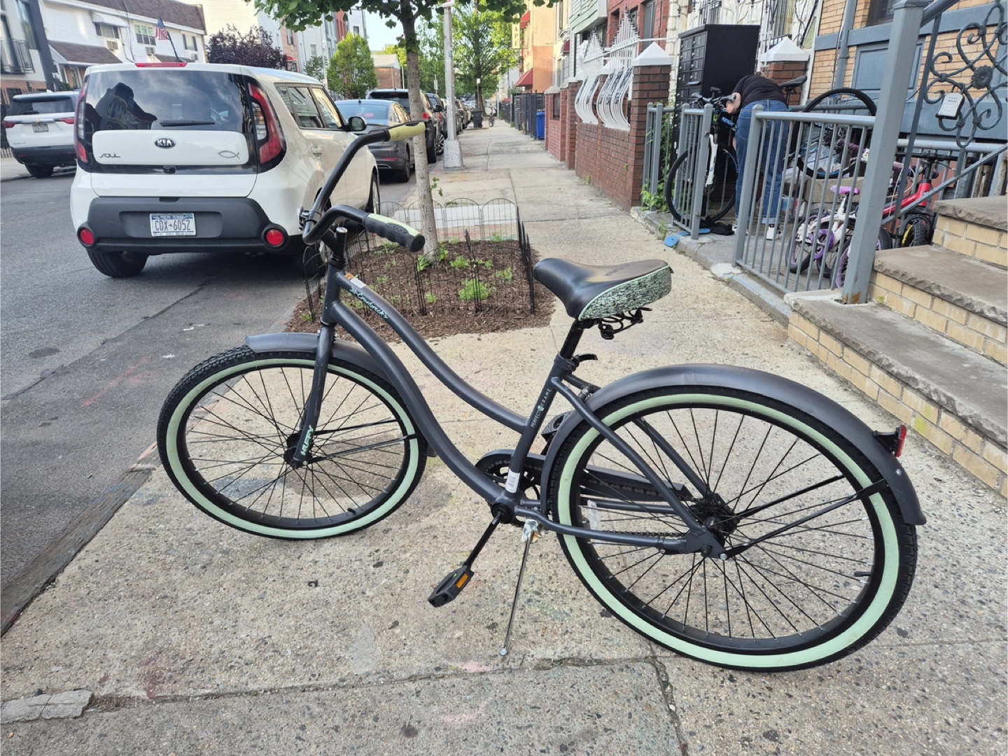 Women's Cruiser Bike -  Near New Condition