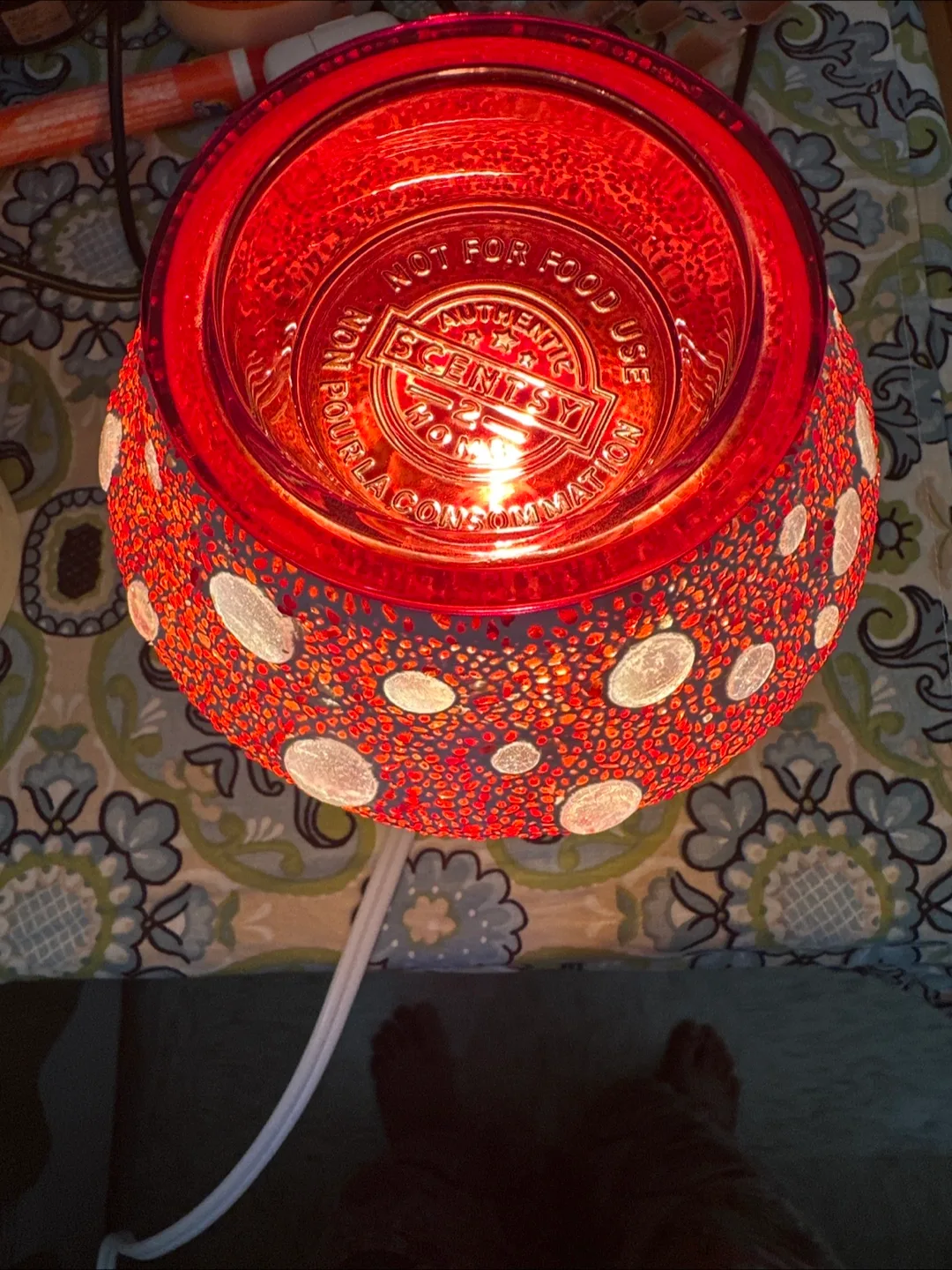 Scentsy Warmer - Red and White Mosaic image indicator(3)