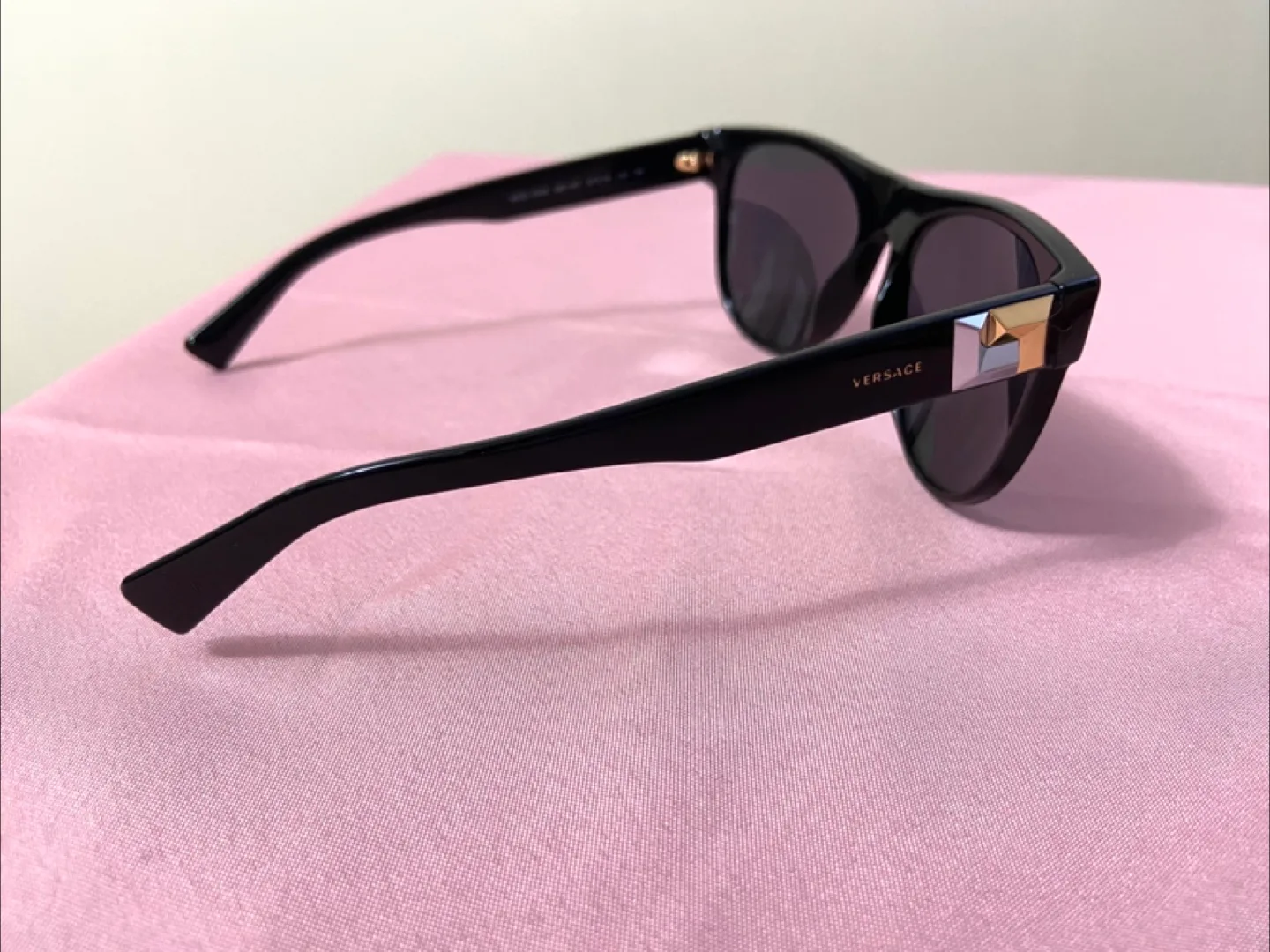 *** New & Authentic *** Versace Sunglasses image indicator(5)