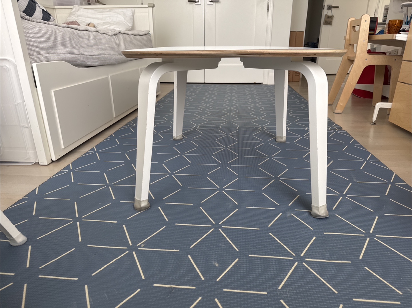 Oeuf Play Table & 2 Bear Chairs - White - photo 3