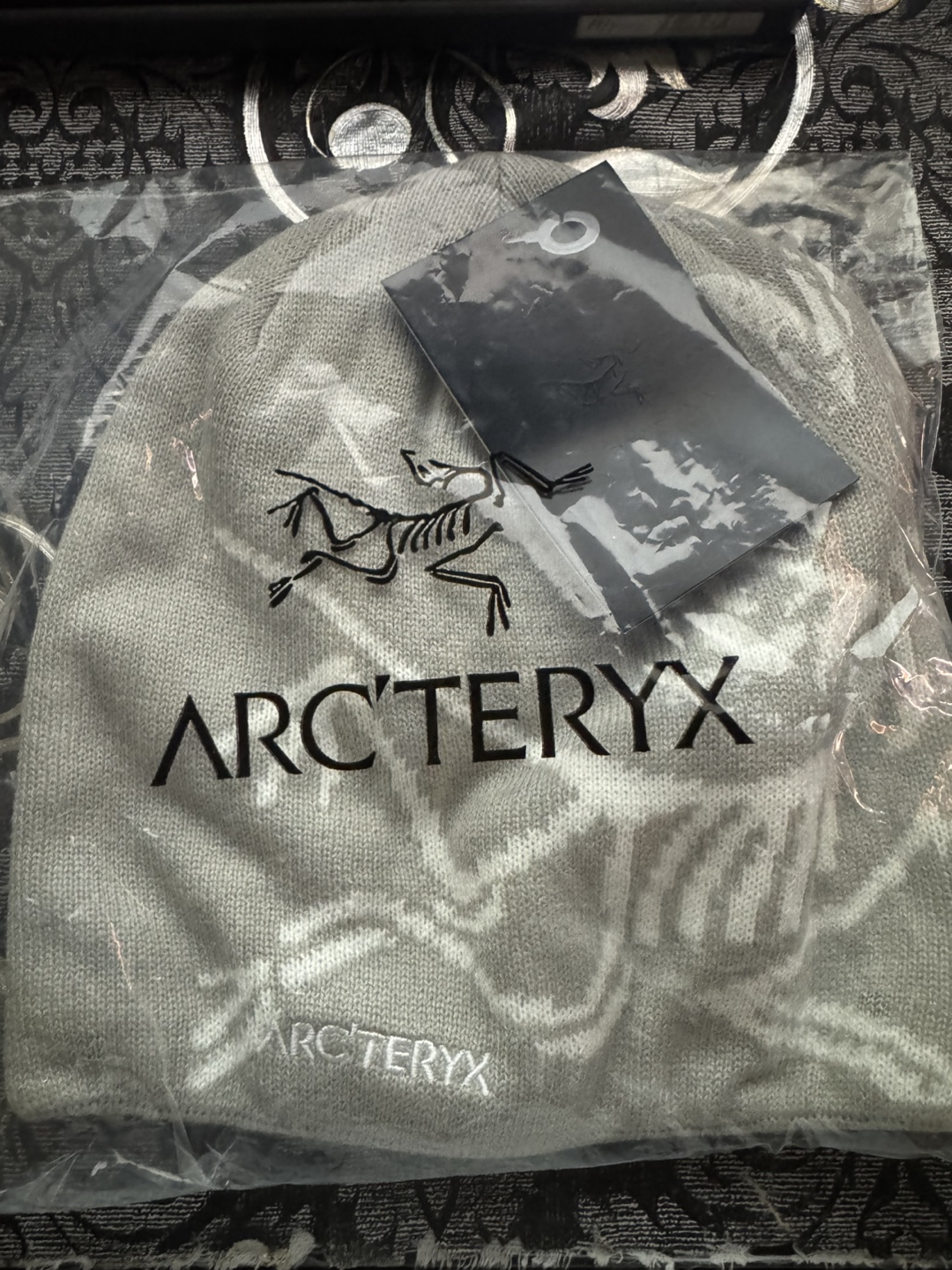 Arc'teryx Logo Beanie - Grey