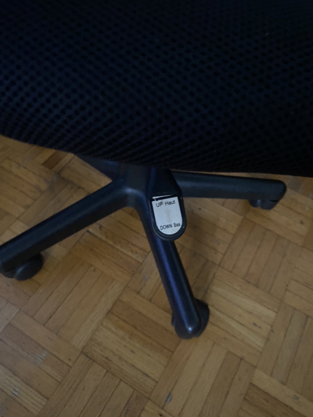 Black Mesh Office Chair - photo 4