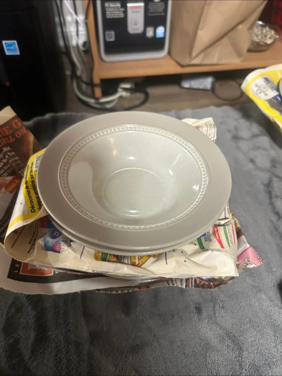 Set of Grey Dinner Plates and Bowls image indicator(4)