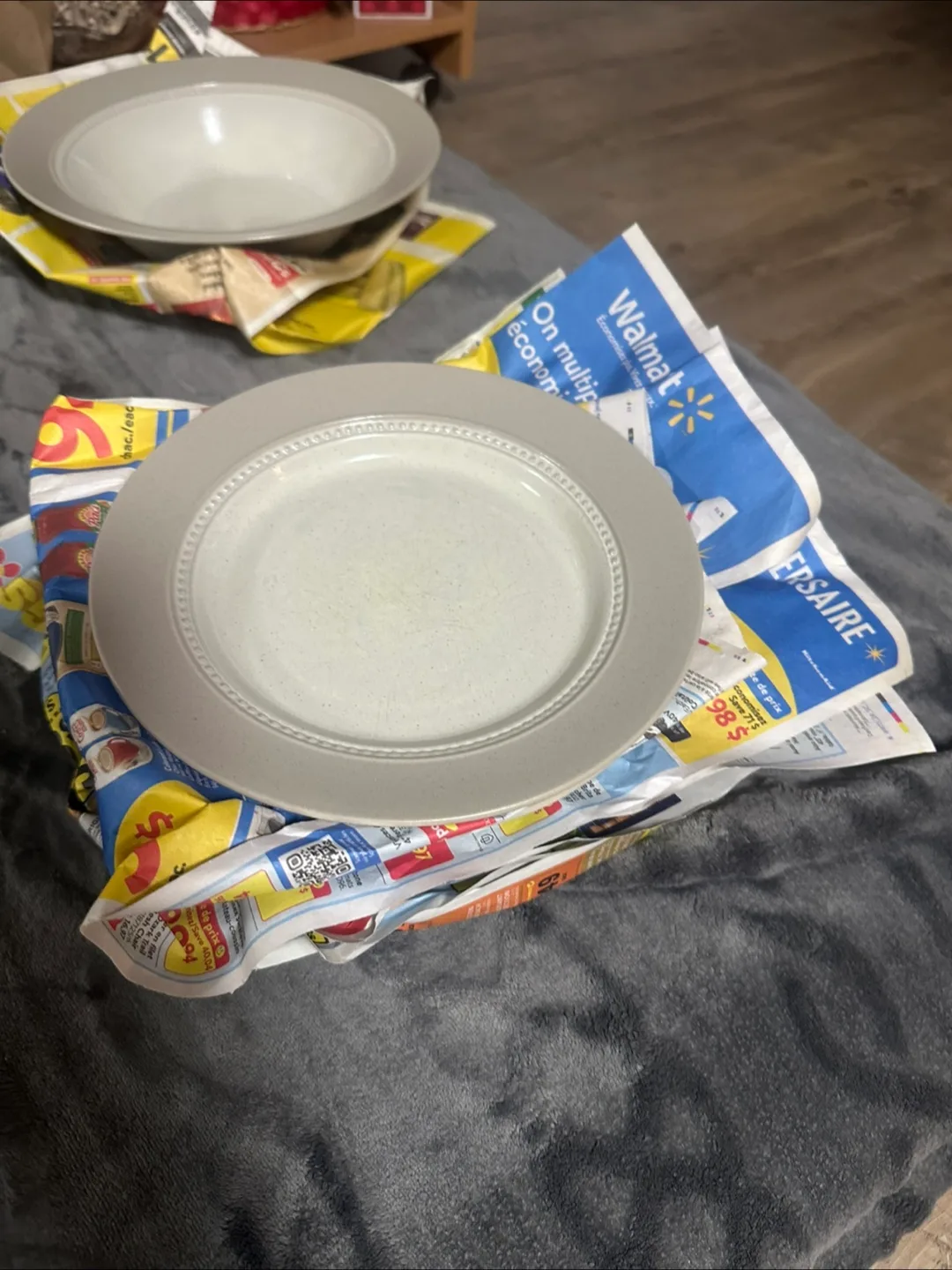 Set of Grey Dinner Plates and Bowls image indicator(5)