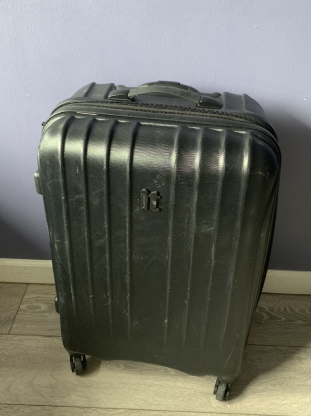IT Luggage Black Suitcase - Medium