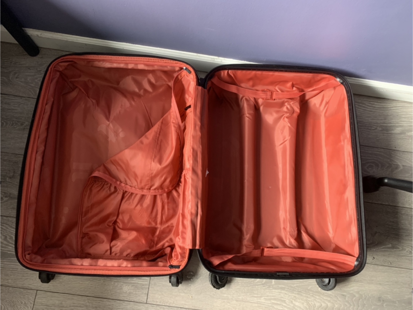 IT Luggage Black Suitcase - Medium - photo 3