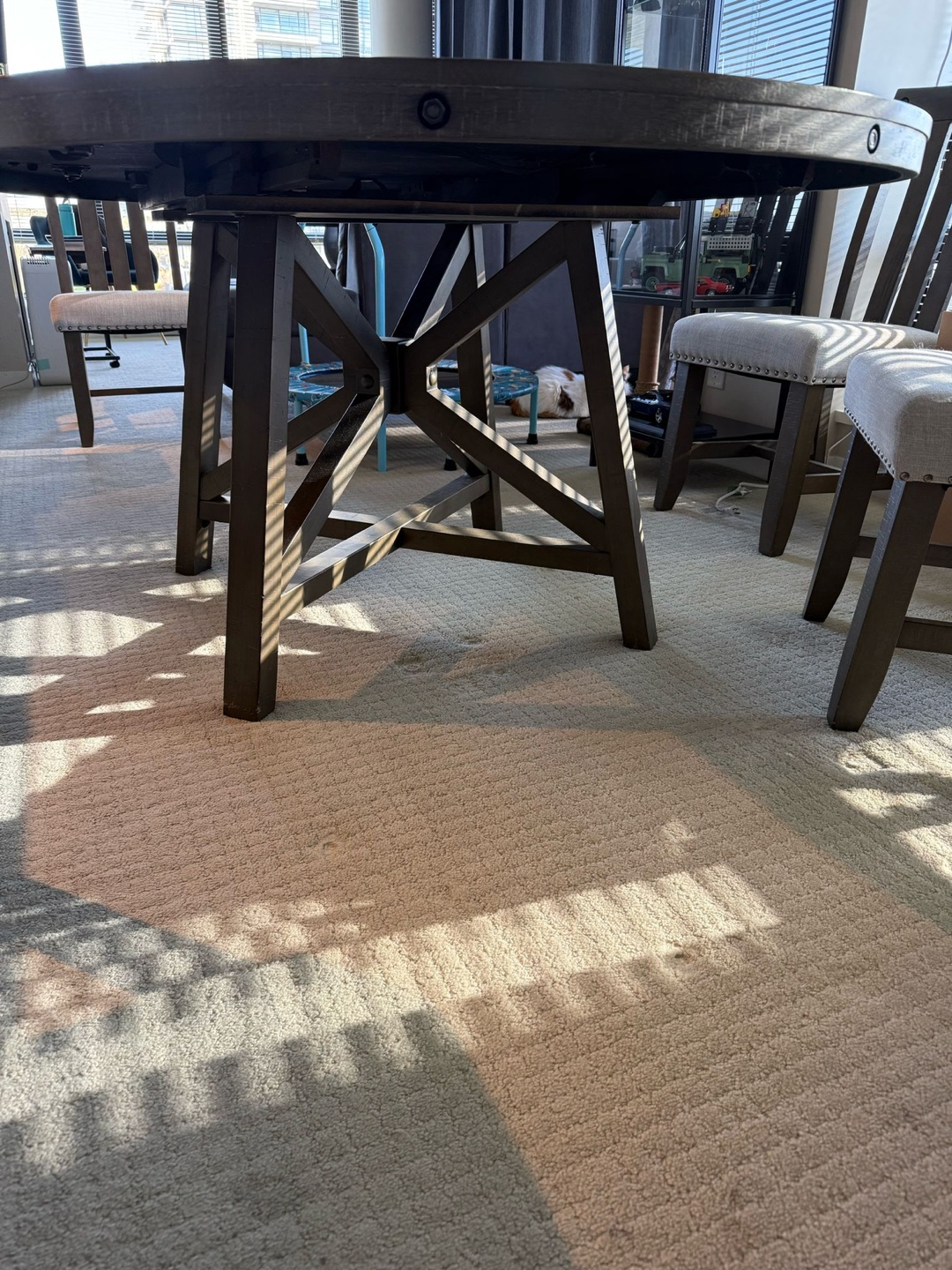 Round Extendable Dining Table - photo 3