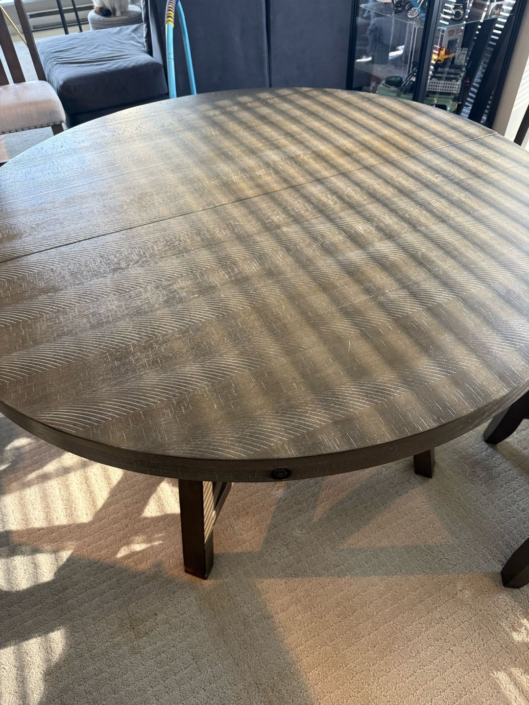 Round Extendable Dining Table - photo 5