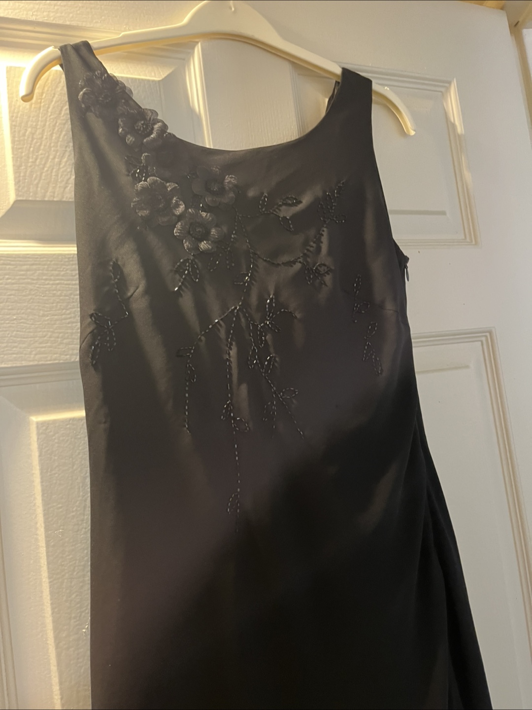 Elegant Black Cocktail Dress with Floral Embellishments - photo 2