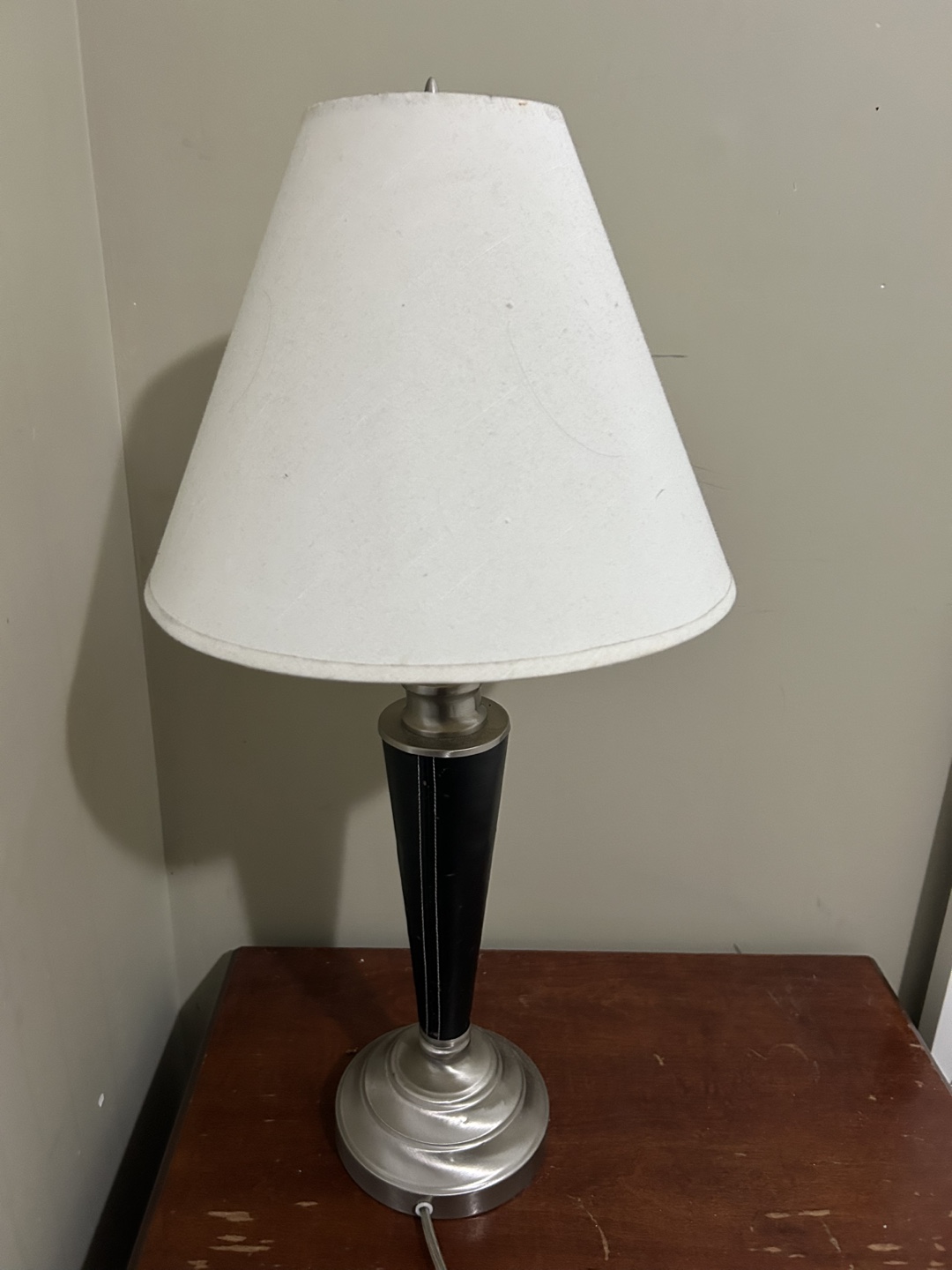 Elegant Table Lamp with off-white shade