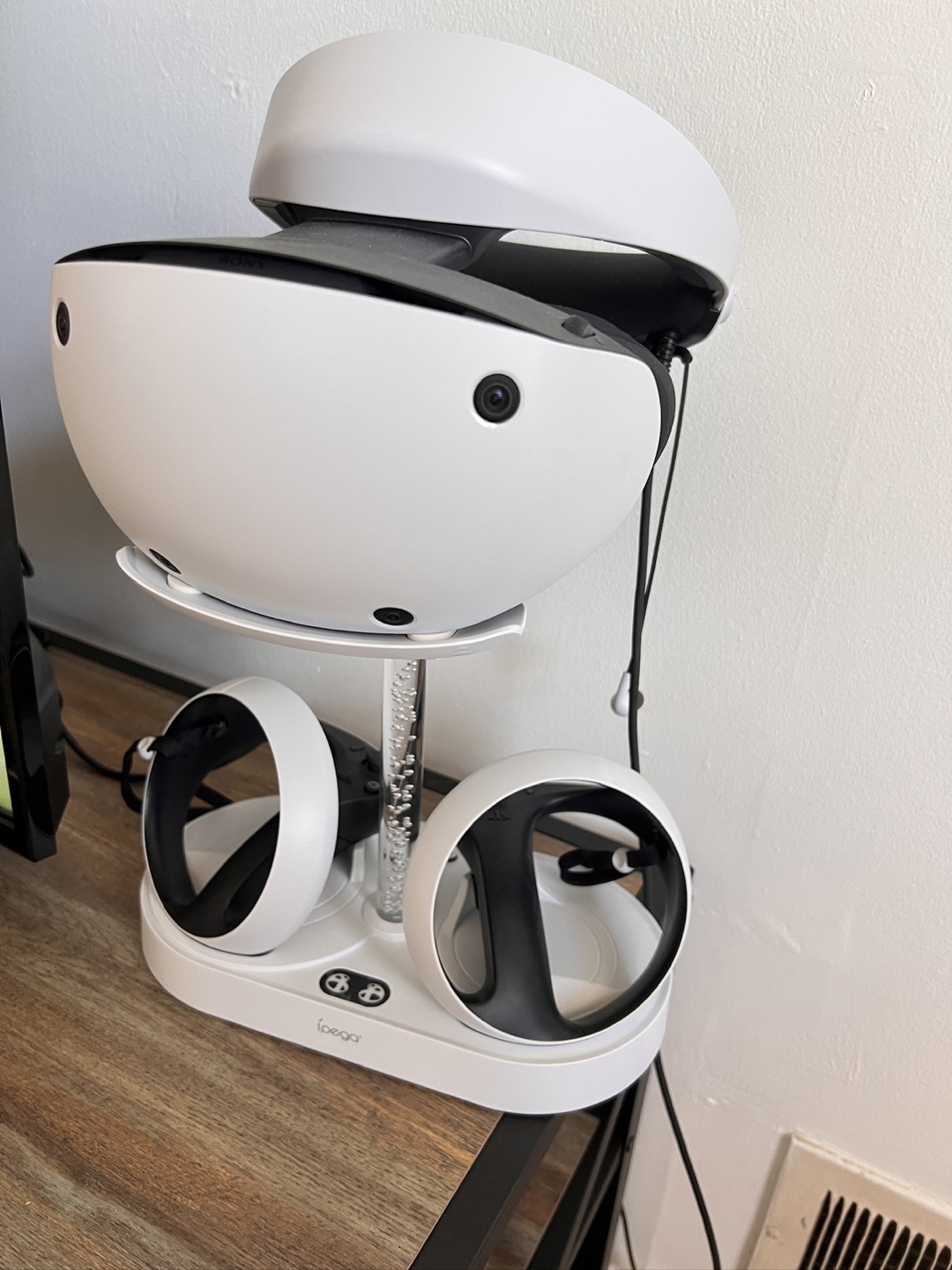 PlayStation VR2 with iPega Charging Stand - photo 4