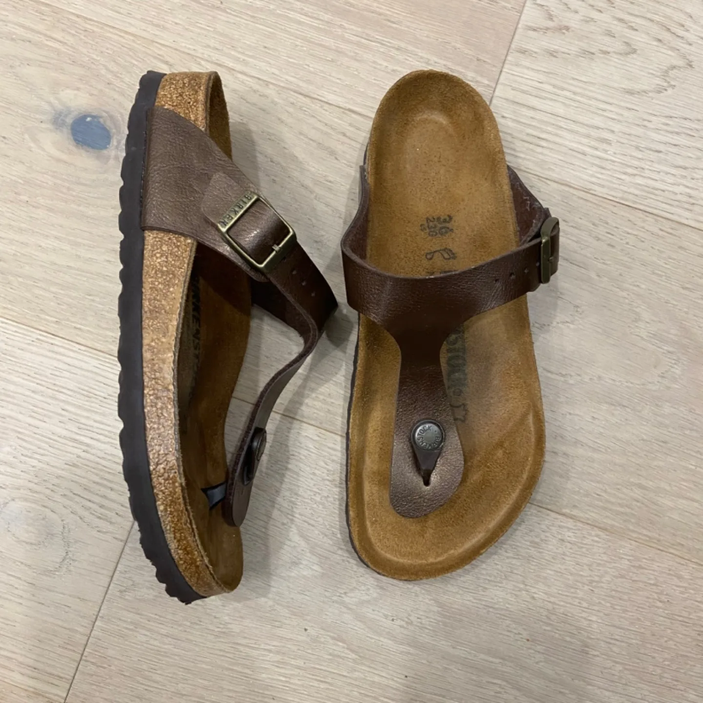 Size 5/36 women’s Birkenstock Gizeh sandals thumbnail