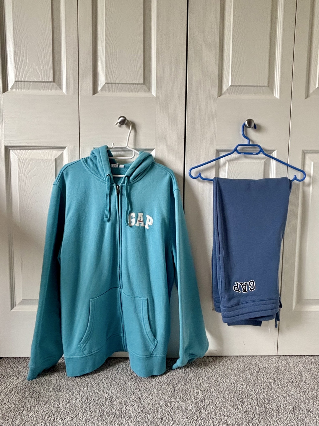 GAP Men Zip-Up Hoodie and Joggers Set