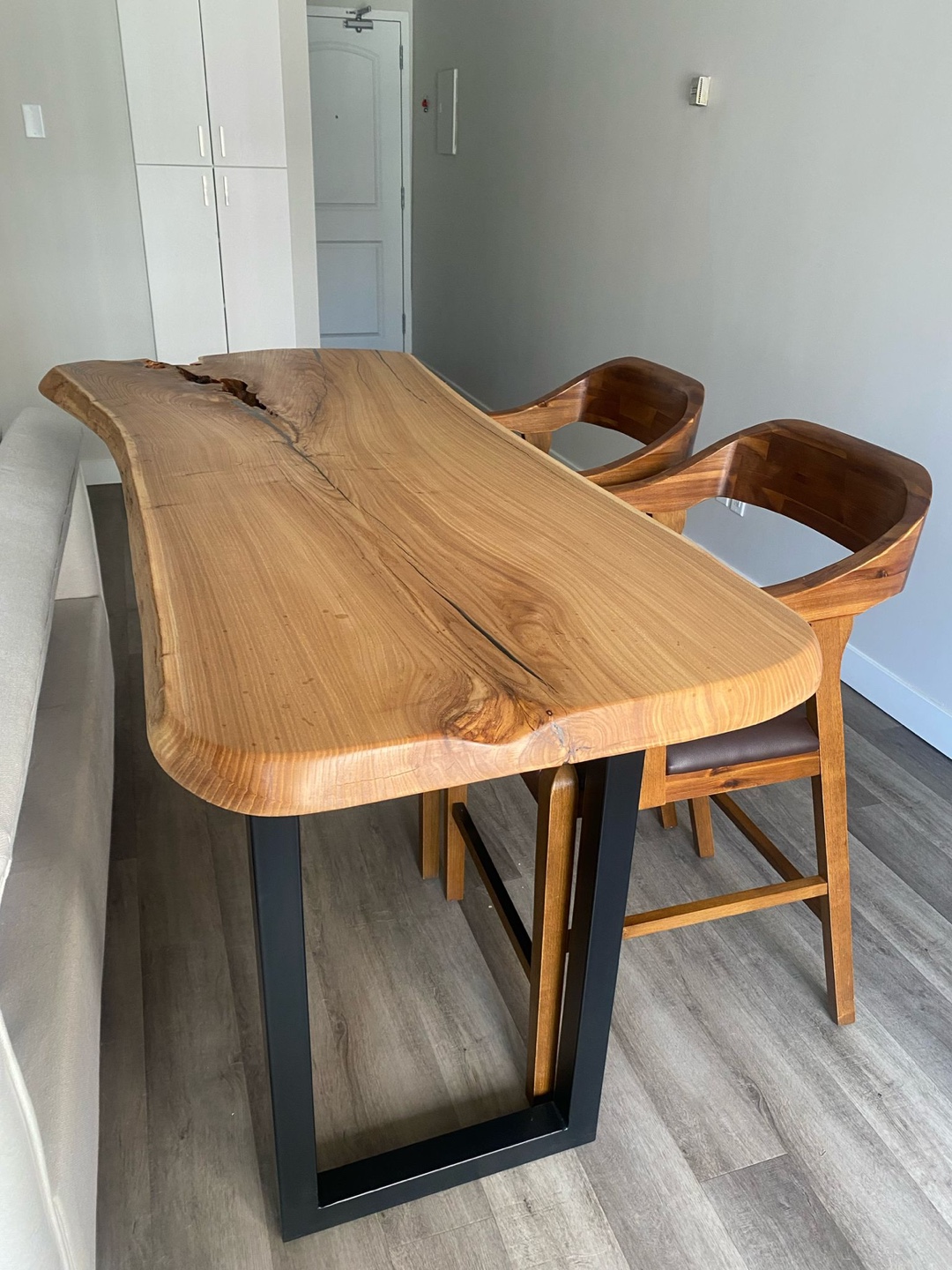 Live Edge Dining Table with Two Stools - photo 3