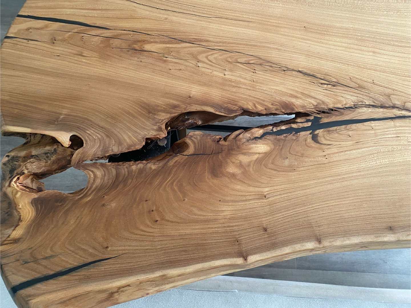 Live Edge Dining Table with Two Stools - photo 4