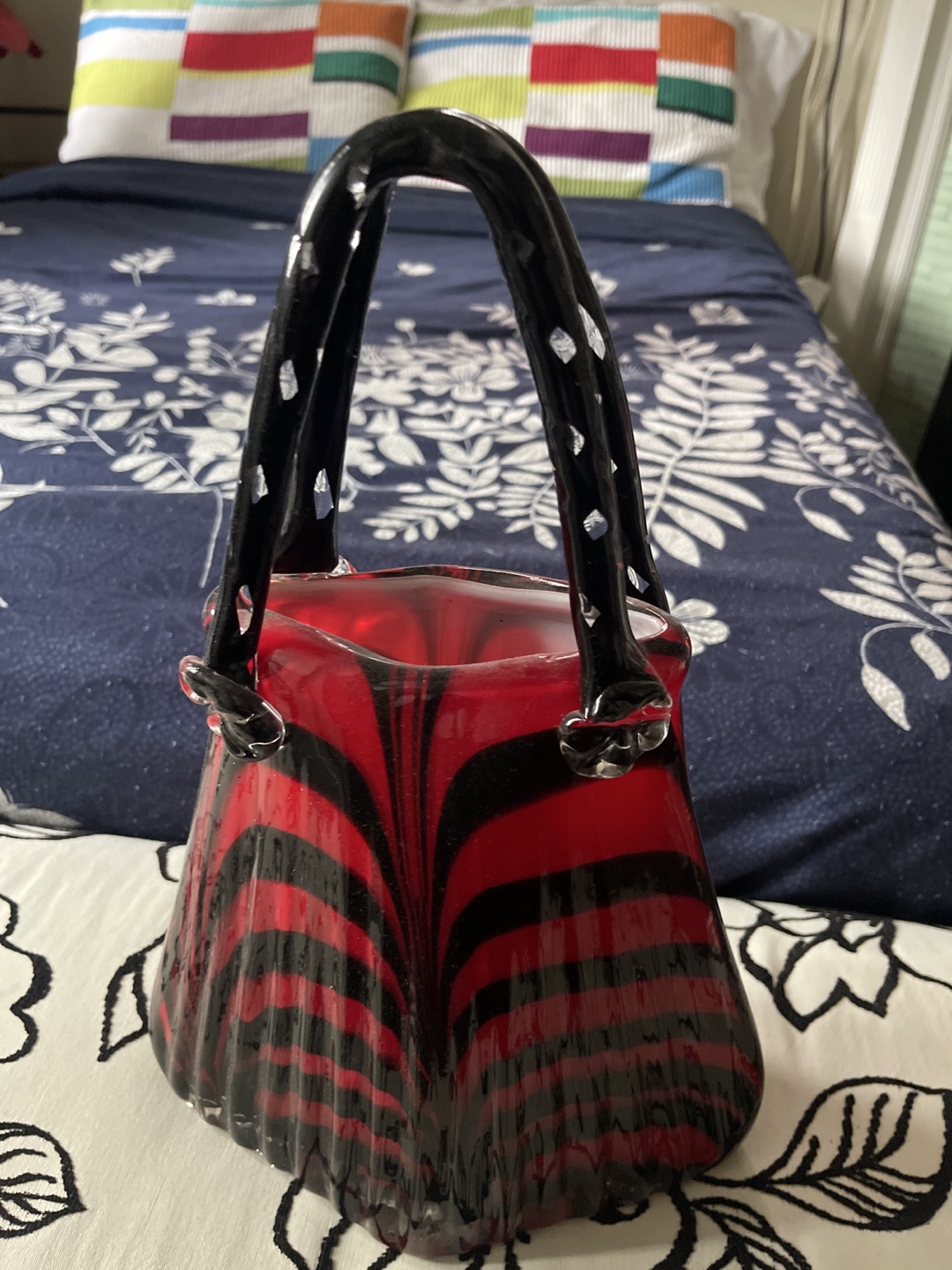 Red and Black Glass Handbag Vase BEST OFFER - photo 3