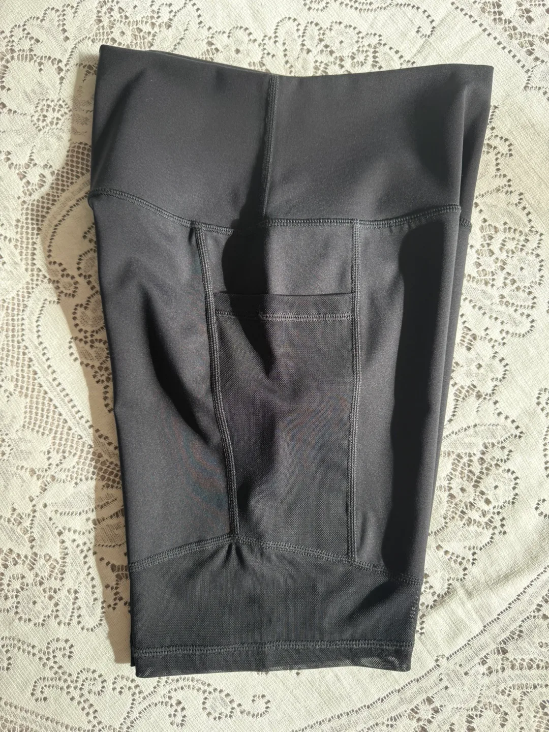 Aerie High-Waisted Women’s Shorts (Medium) image indicator(3)