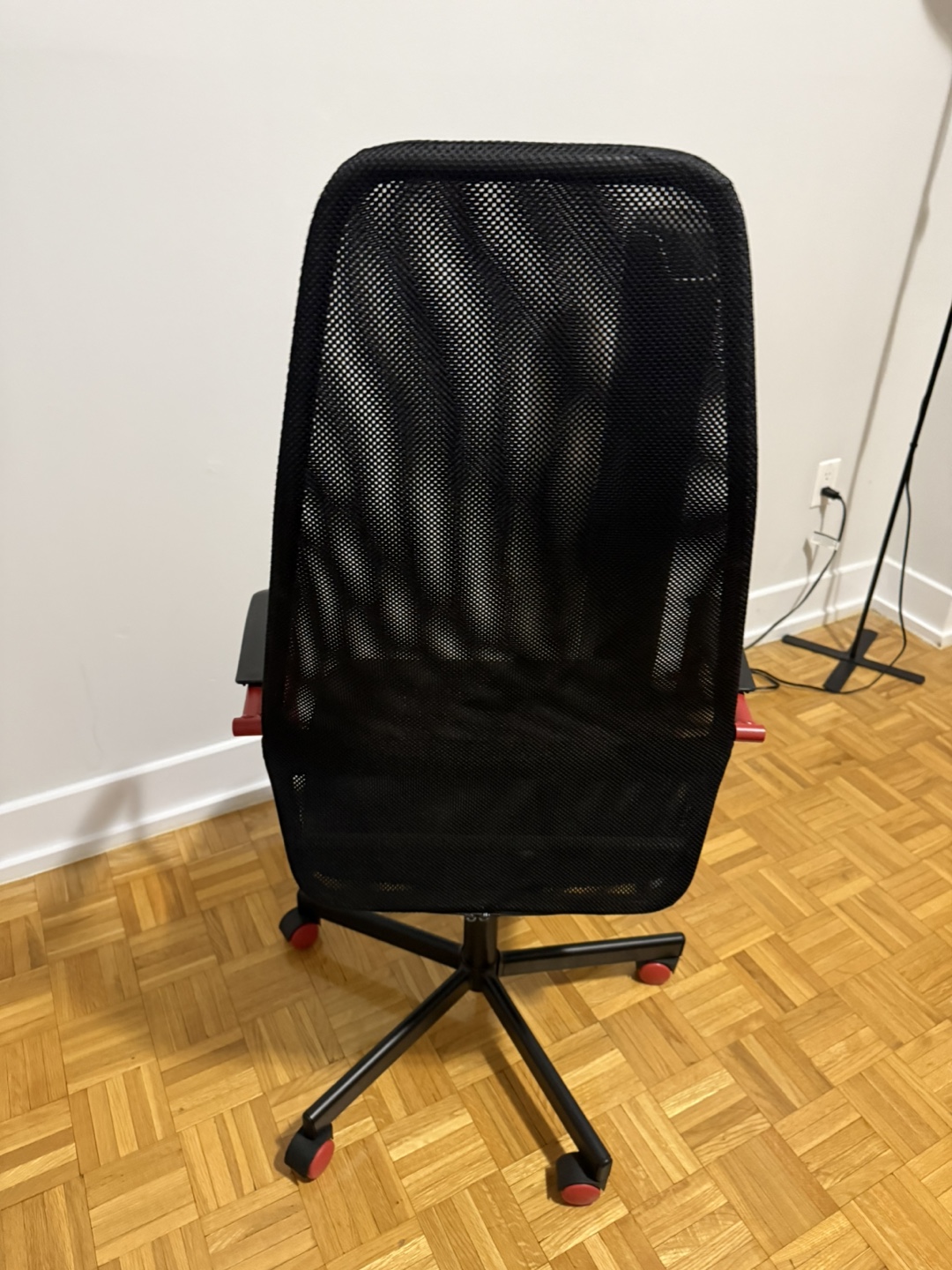 Ergonomic Mesh Office Chair - Black and Red