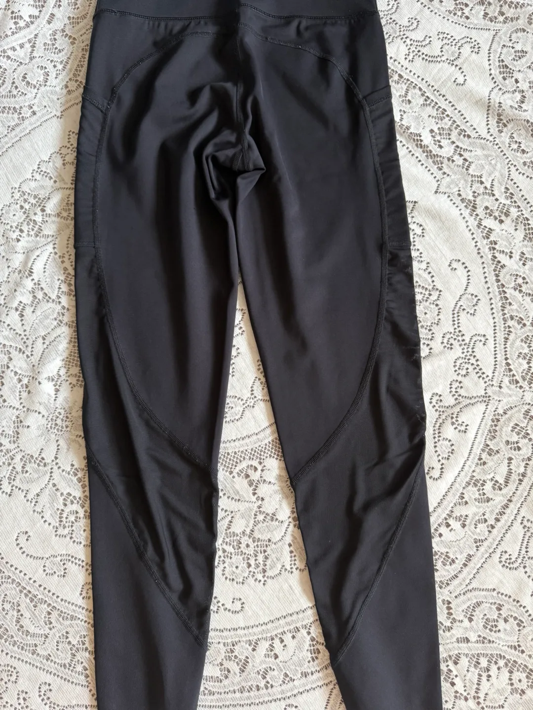 Aerie High-Waisted Leggings (Medium) Excellent condition! image indicator(5)