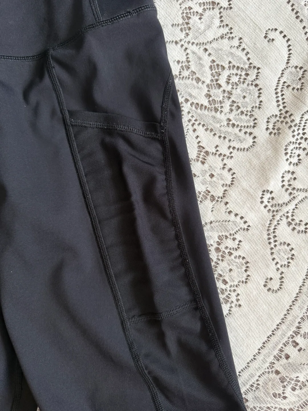 Aerie High-Waisted Leggings (Medium) Excellent condition! image indicator(3)