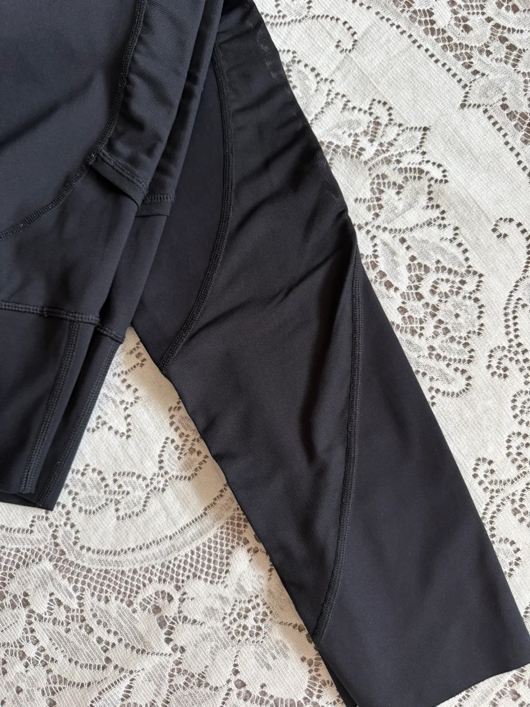 Aerie High-Waisted Leggings (Medium) Excellent condition! image indicator(6)