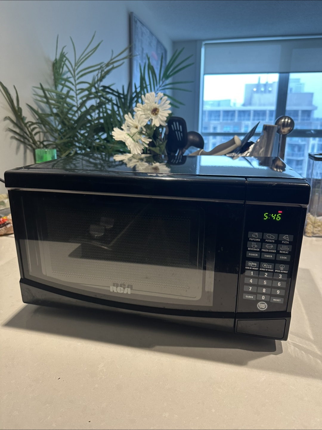 RCA Microwave Oven - 0.7 Cu. Ft.